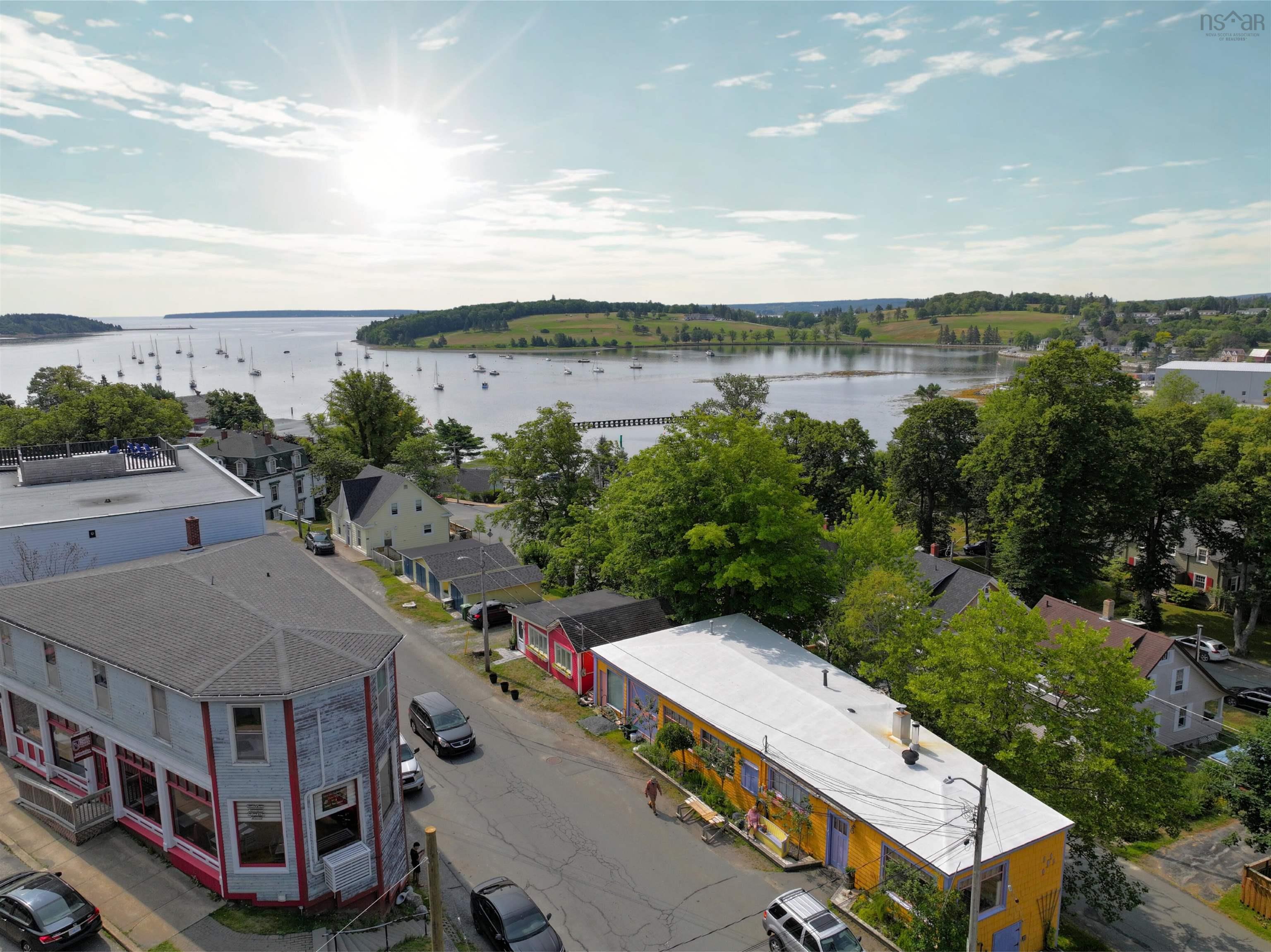 $324,900.00: 10 Pelham Street, Lunenburg