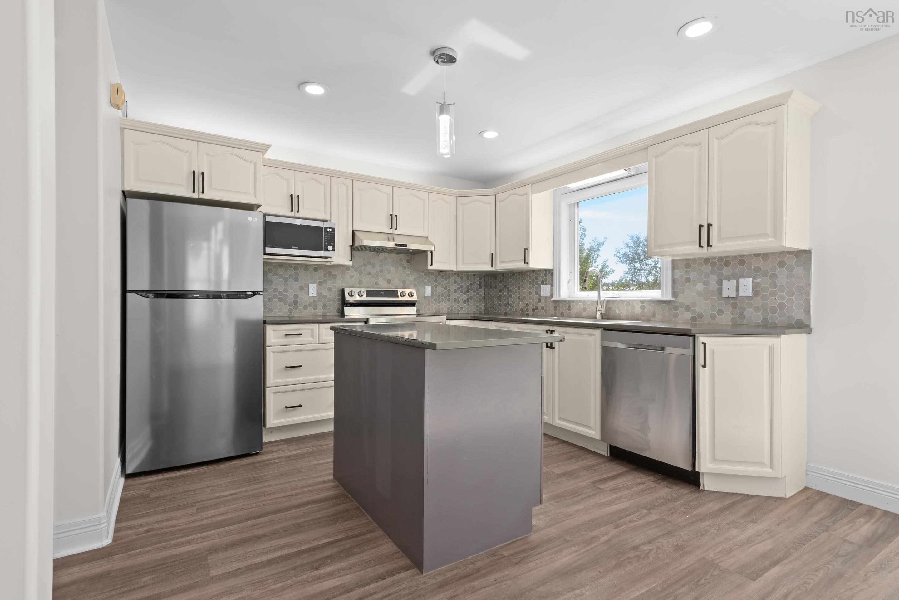 $739,000.00: 73 Red Fern Terrace, Halifax