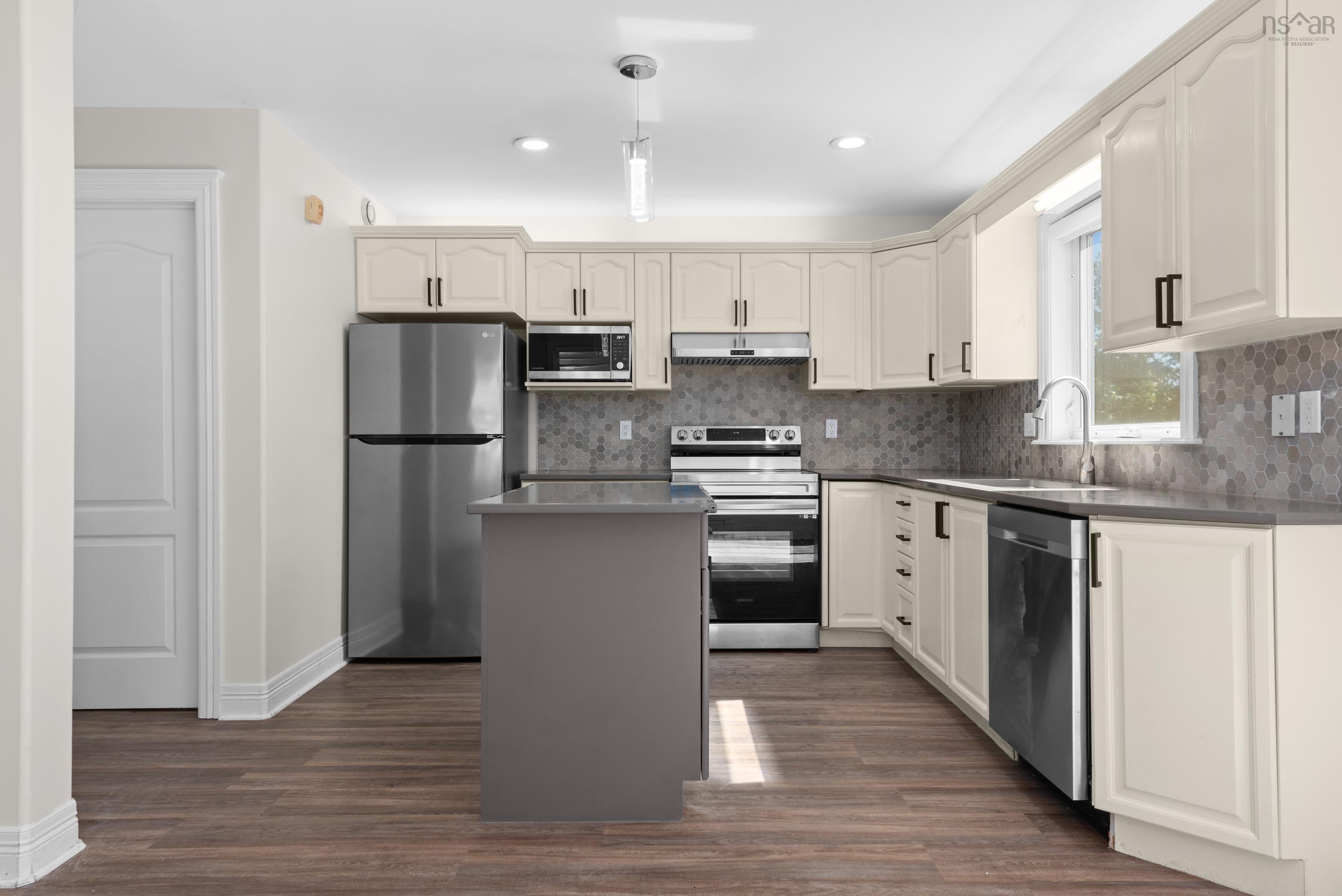 $739,000.00: 73 Red Fern Terrace, Halifax