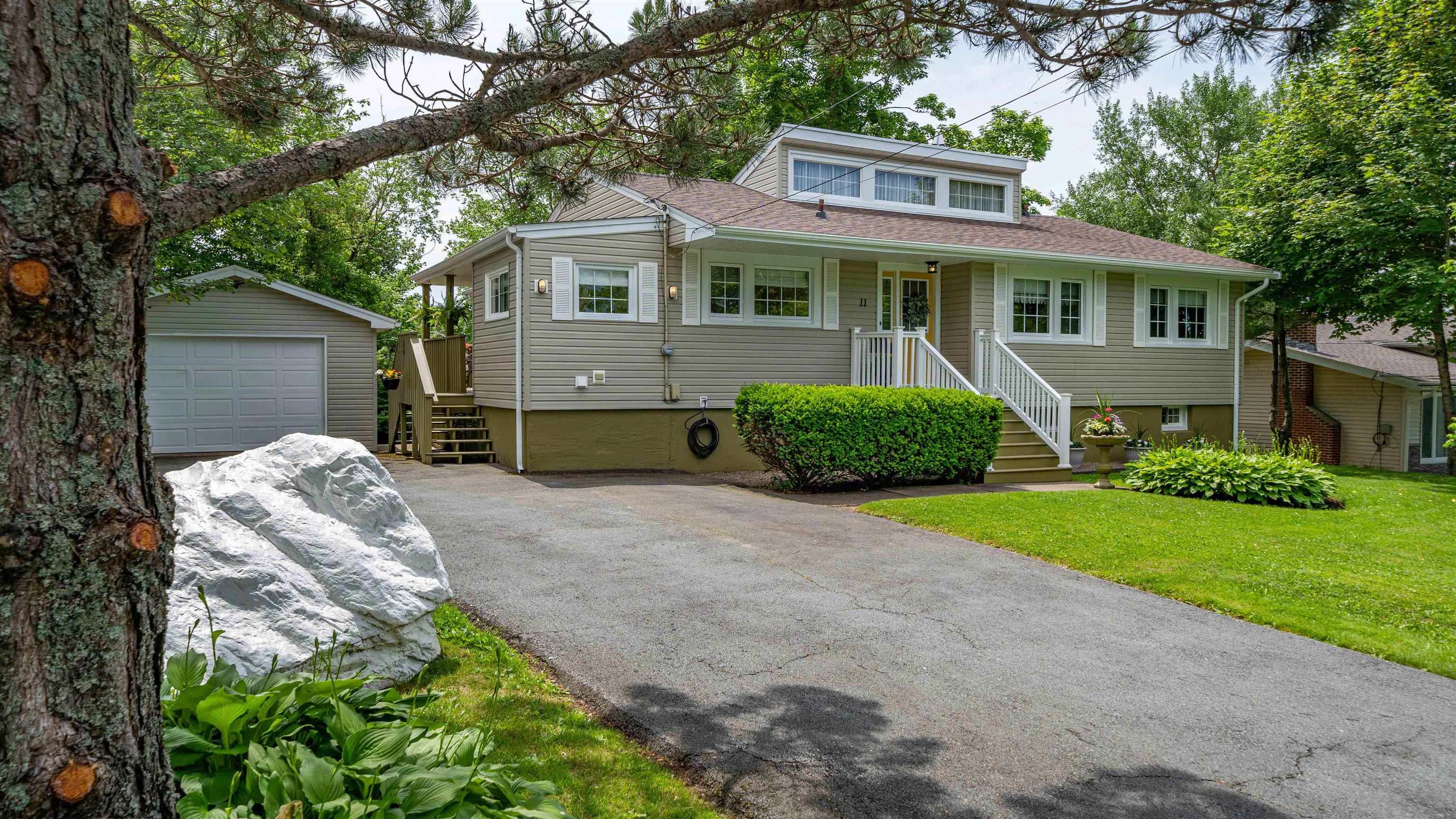 11 Plaza Drive, Dartmouth, NS (MLS® 202521036)