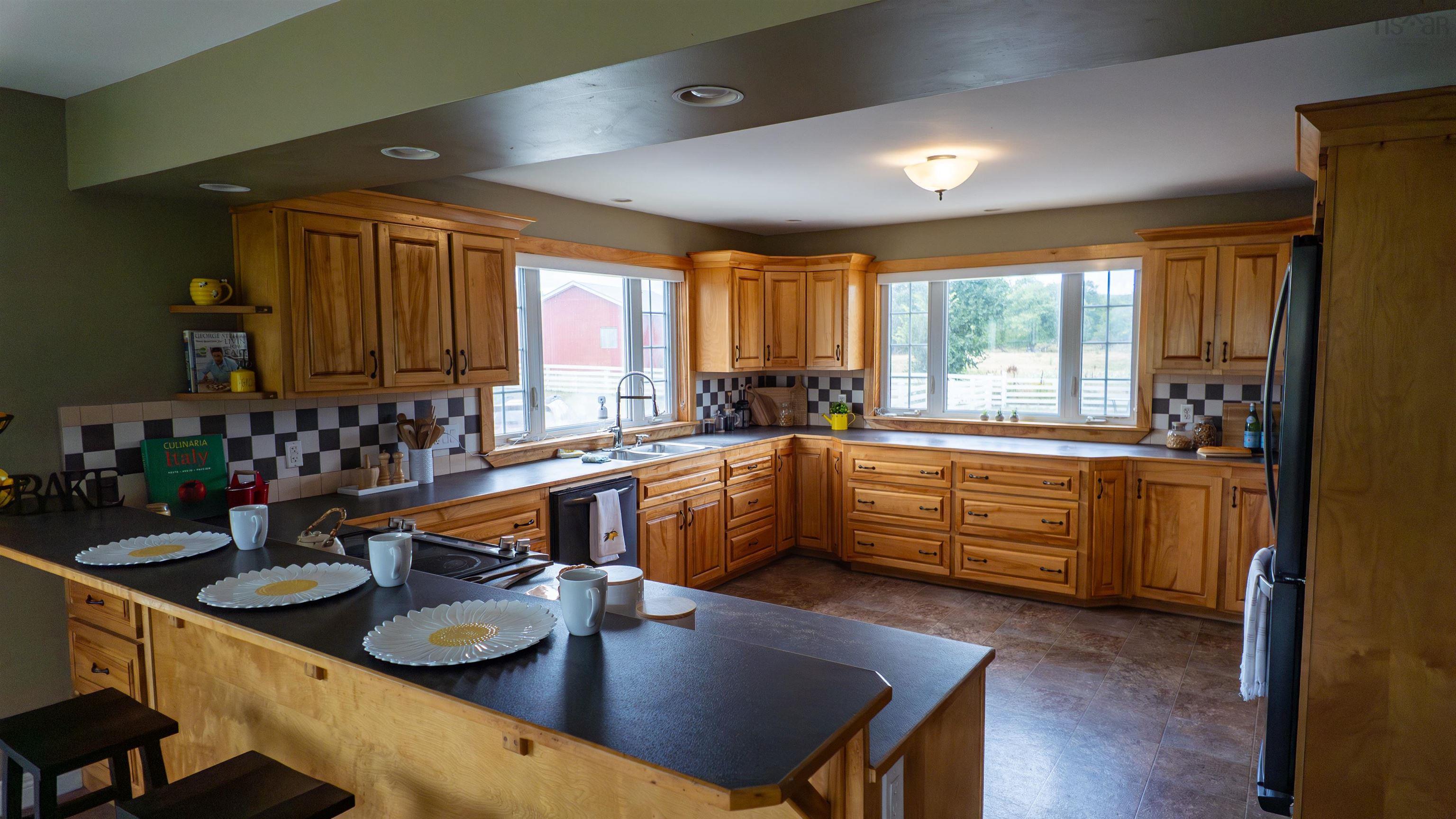 $659,900.00: 2033 Highway 245, North Grant