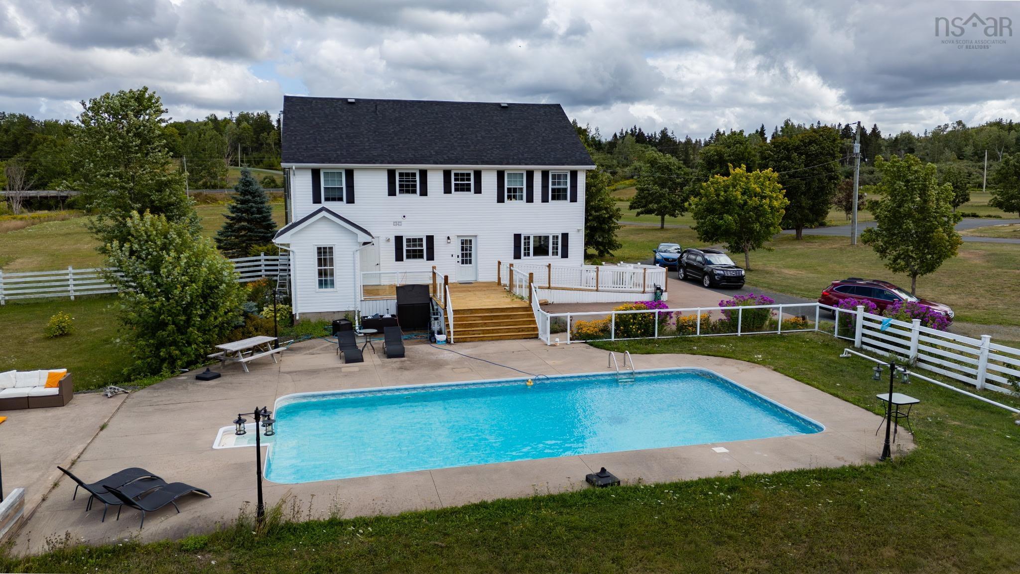 $659,900.00: 2033 Highway 245, North Grant