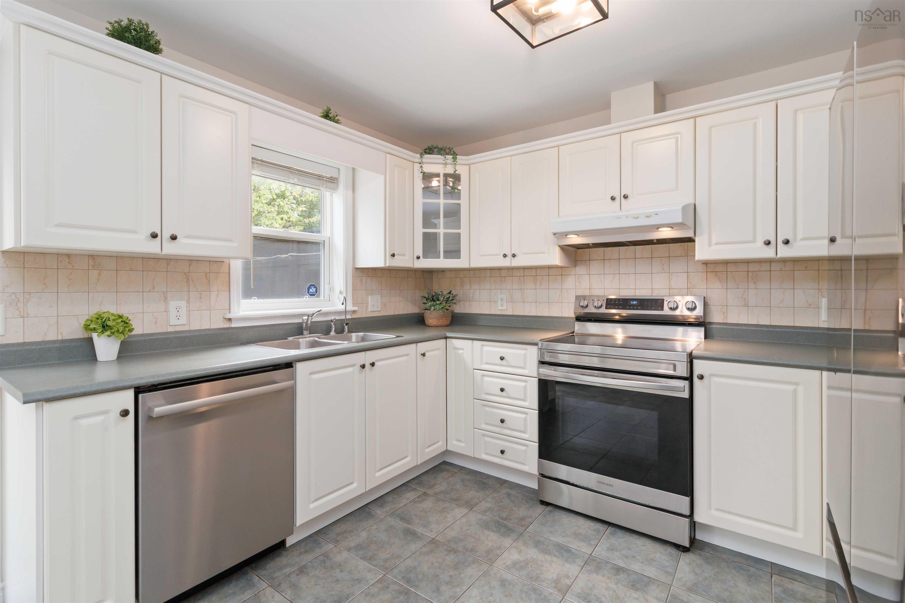 $549,000.00: 8 Surrey Way, Portland Hills, Dartmouth
