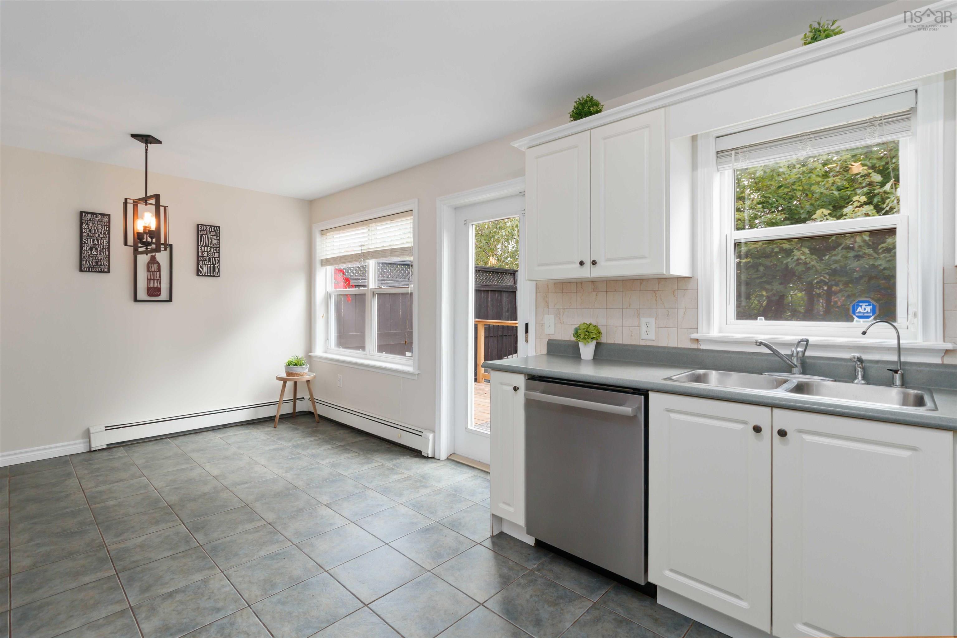 $549,000.00: 8 Surrey Way, Portland Hills, Dartmouth