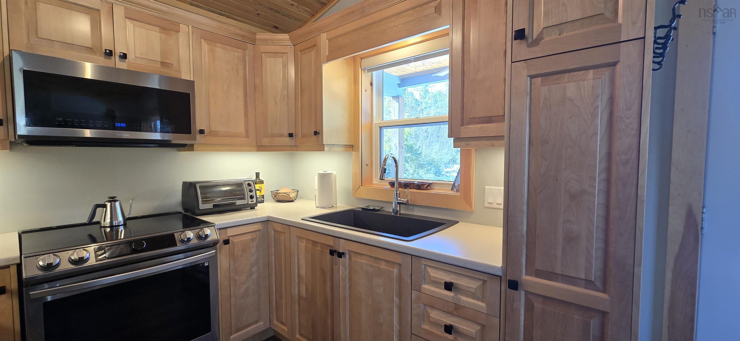 $344,900.00: 12 86 Sparrow Lane, Vaughan