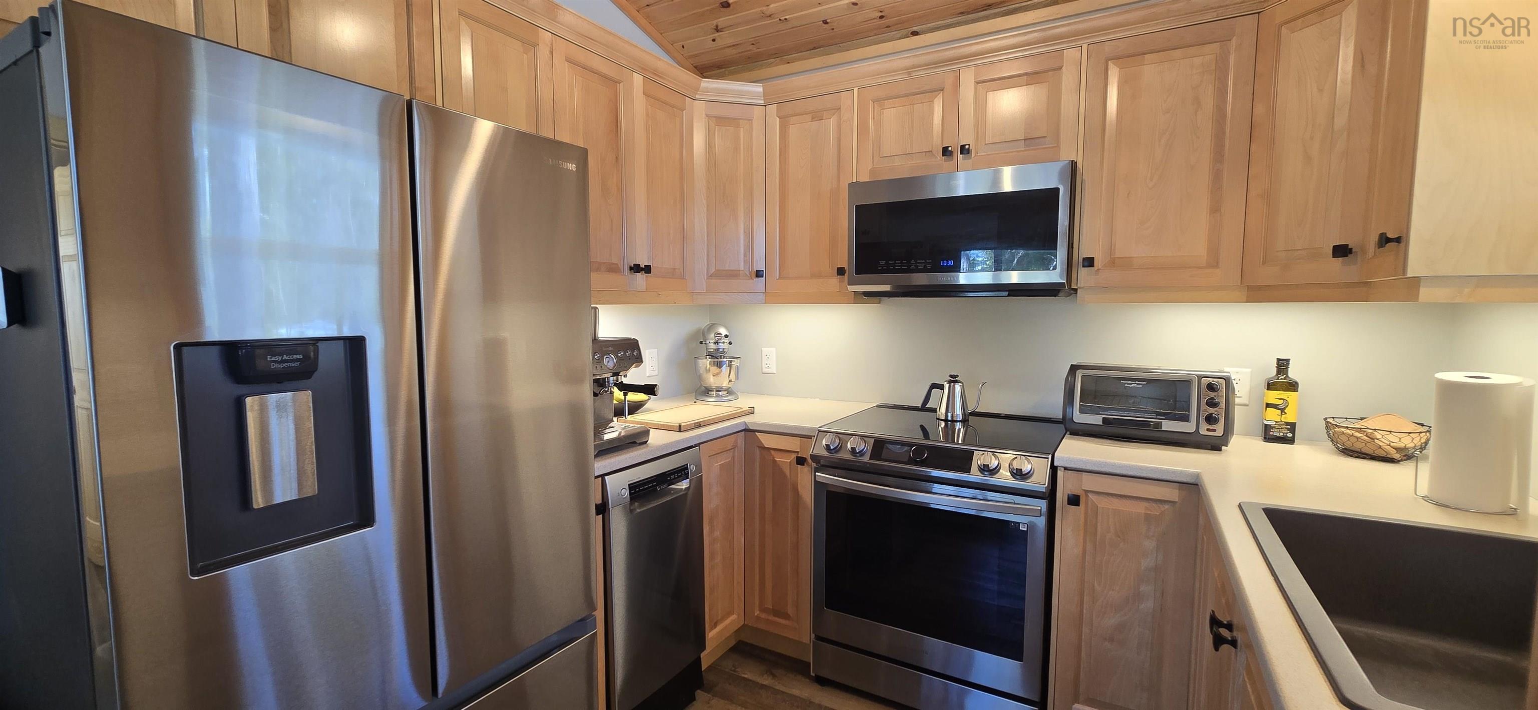 $344,900.00: 12 86 Sparrow Lane, Vaughan