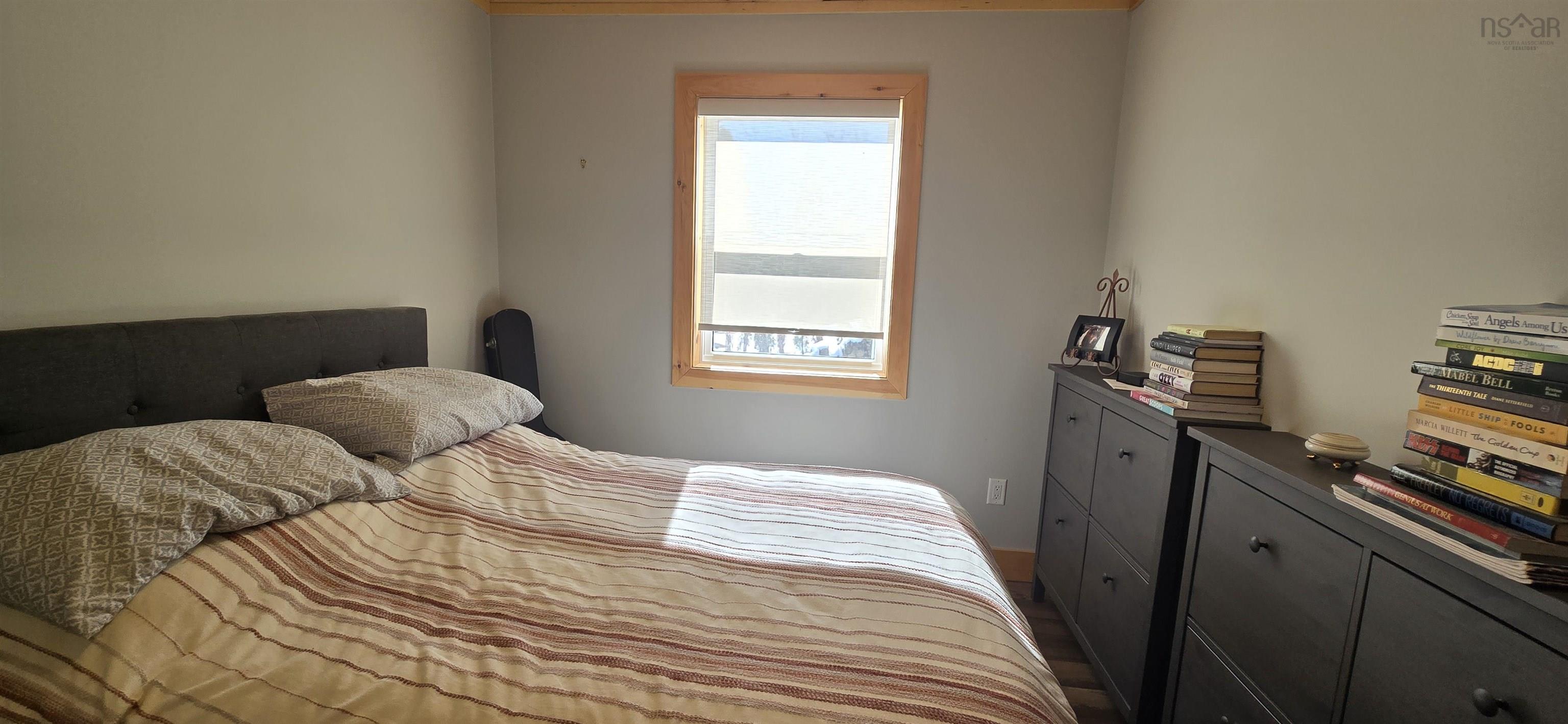 $344,900.00: 12 86 Sparrow Lane, Vaughan