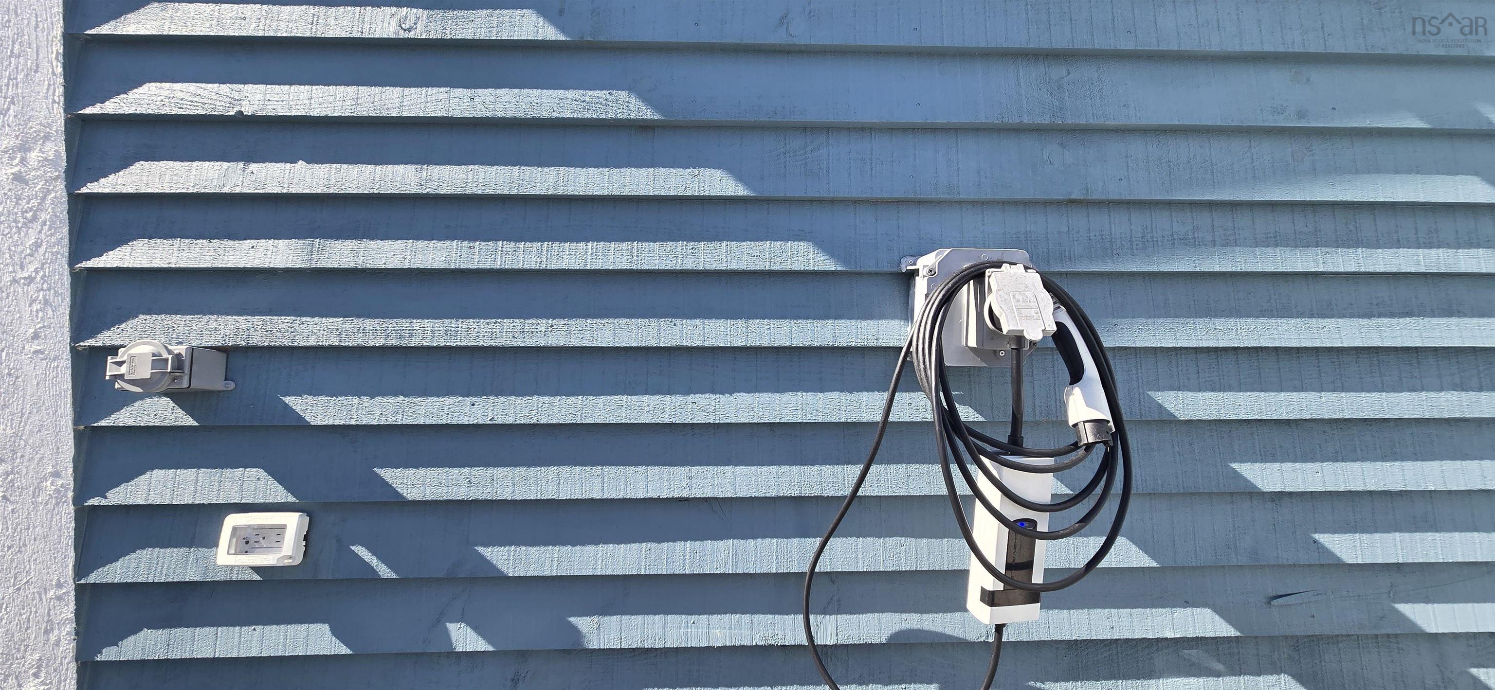 $344,900.00: 12 86 Sparrow Lane, Vaughan