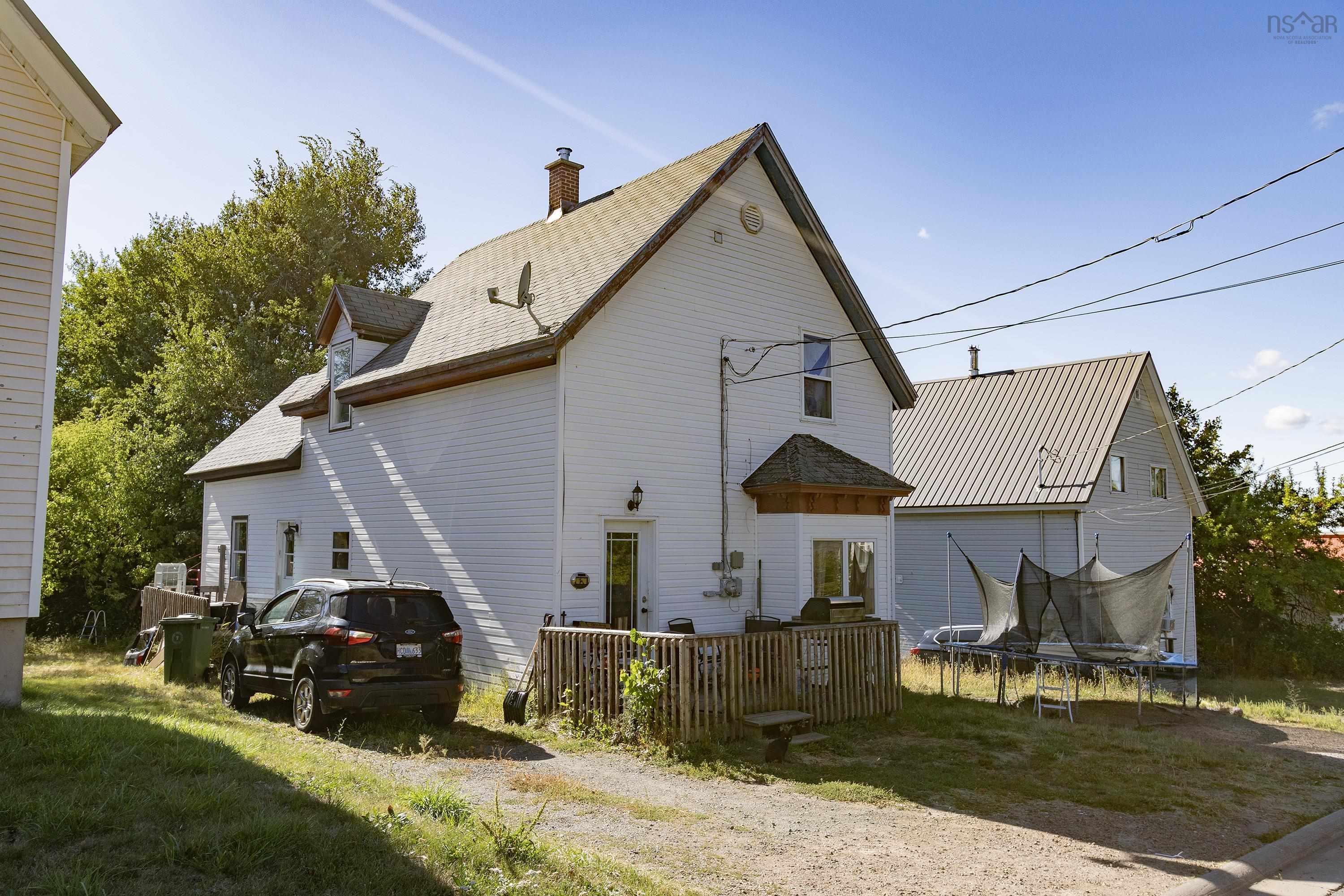 17 Pleasant Street, Springhill, NS (MLS 202521646)