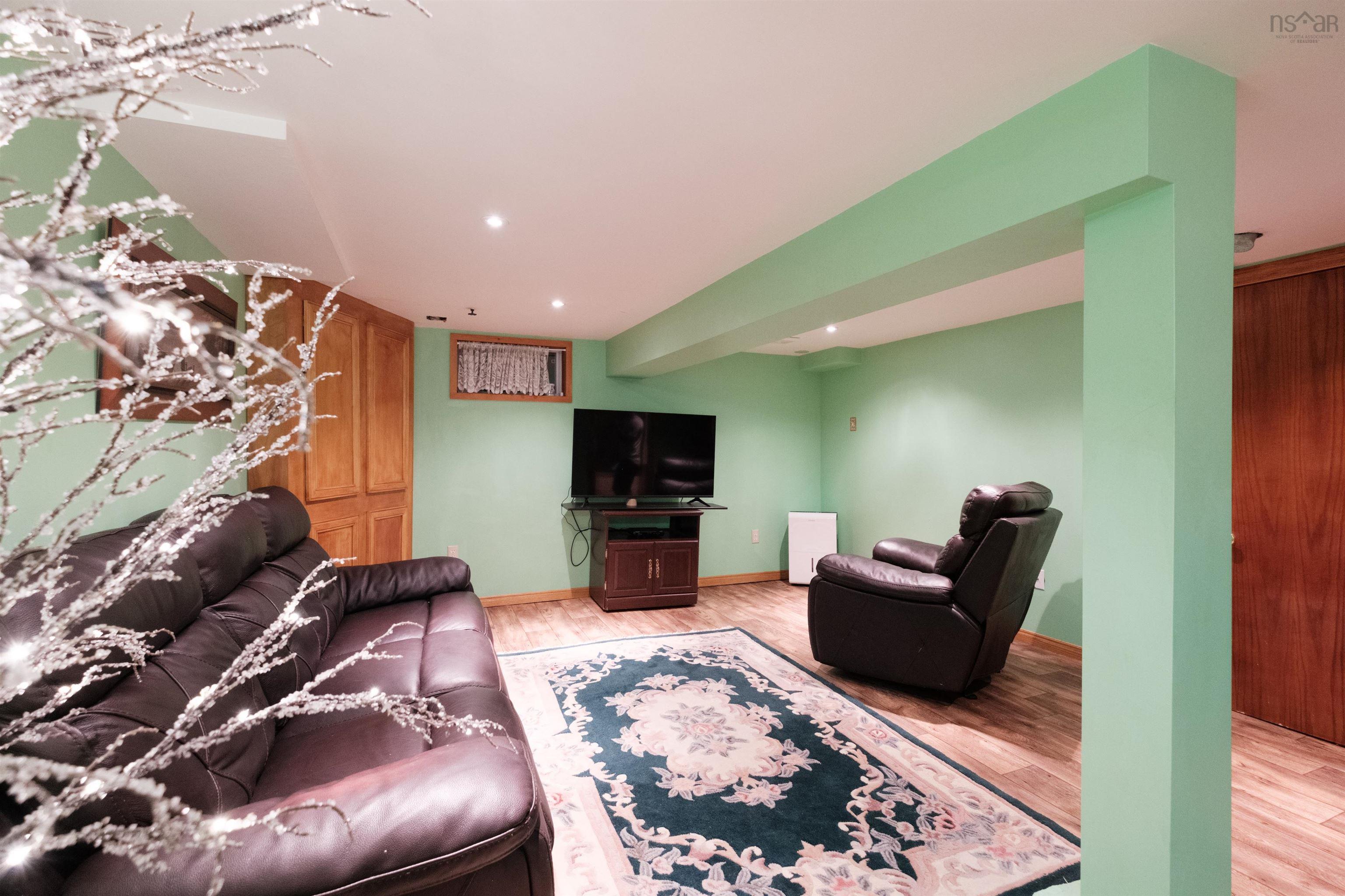 1645 St. Margaret's Bay Road, Timberlea, NS (MLS 202521682)