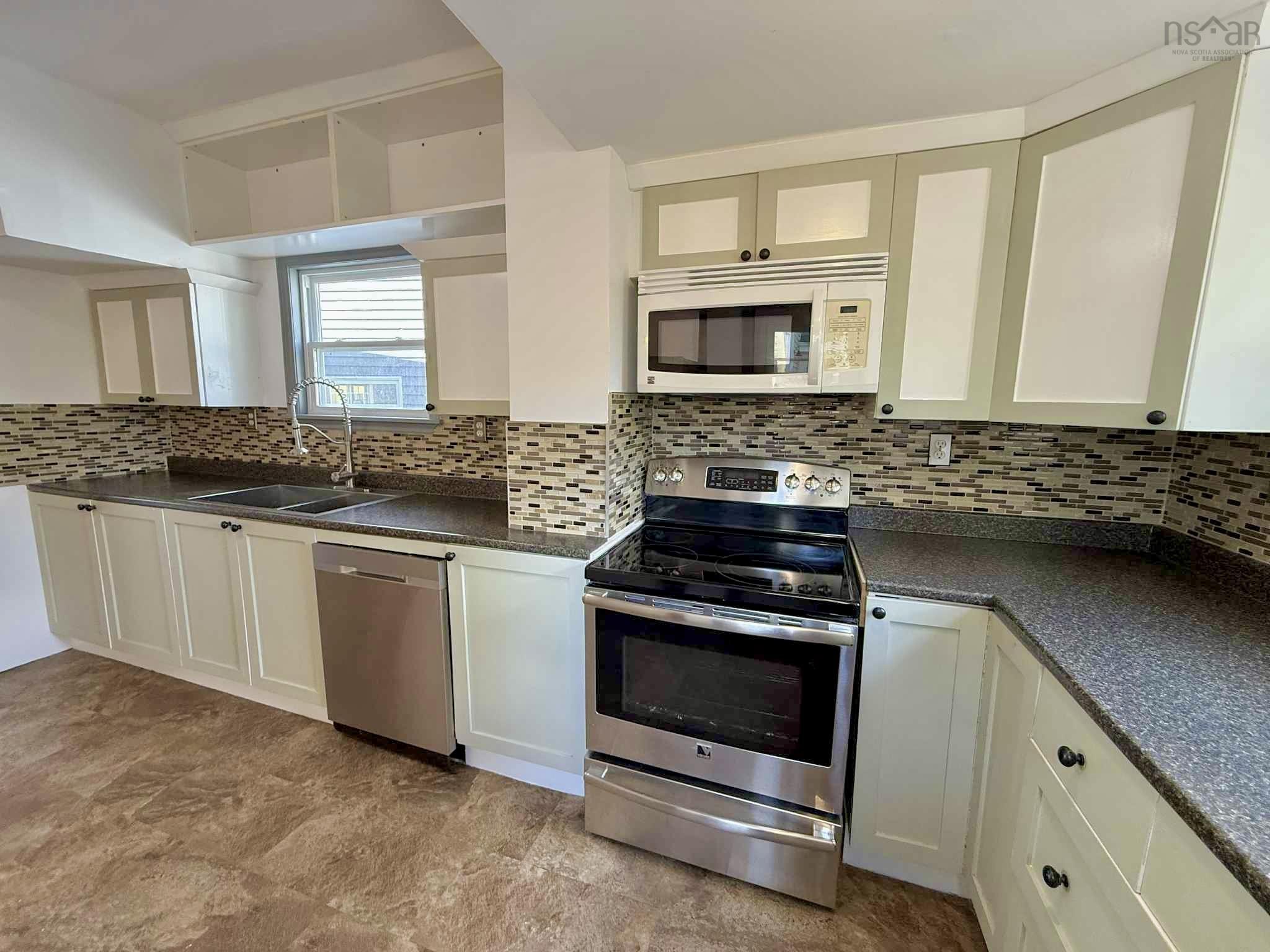 22 Rodney Road, Dartmouth, NS (MLS 202521841)