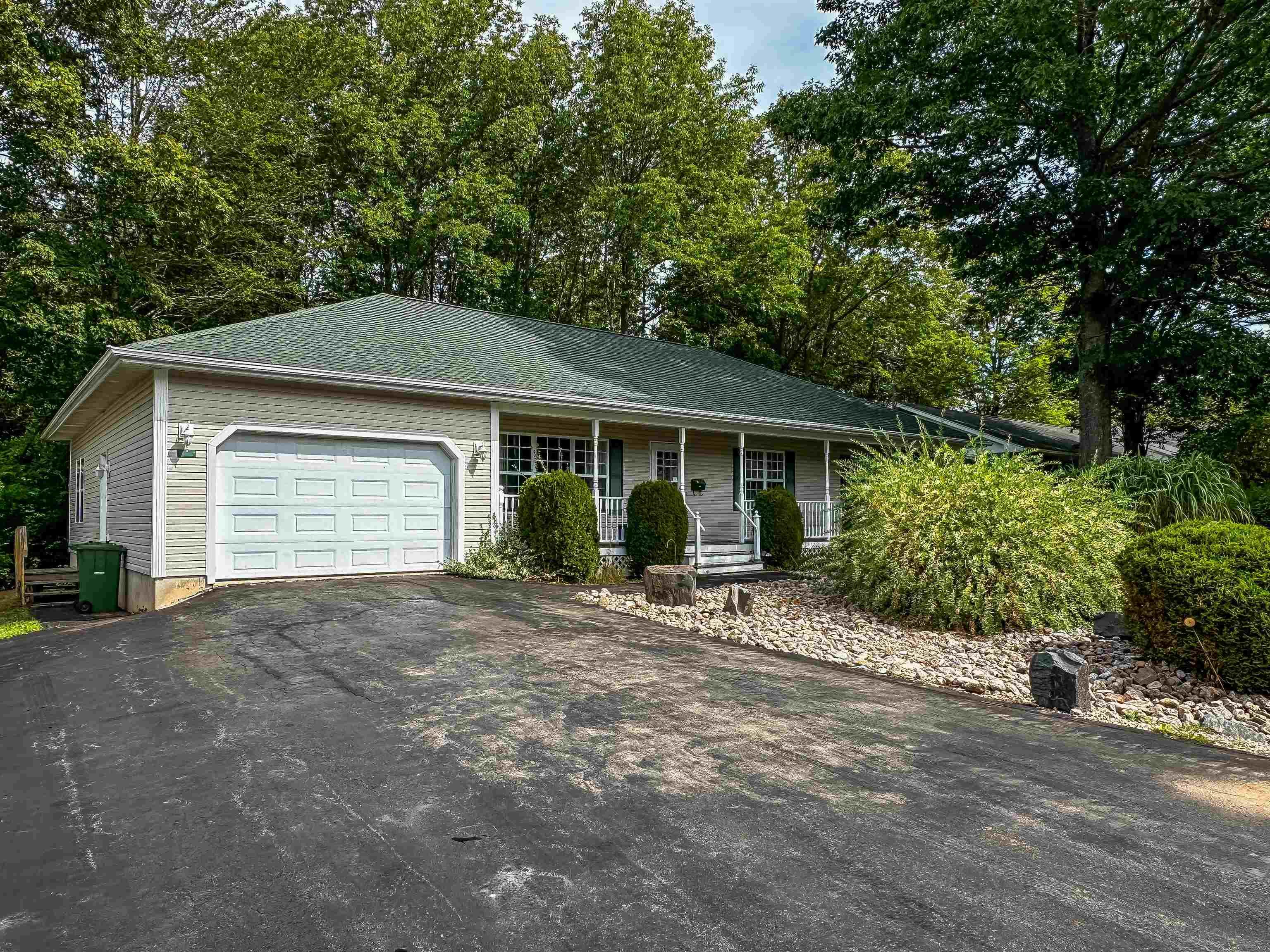 28 Bishop Avenue, New Minas, NS (MLS® 202522966) | New Minas Real Estate | RE/MAX Halifax