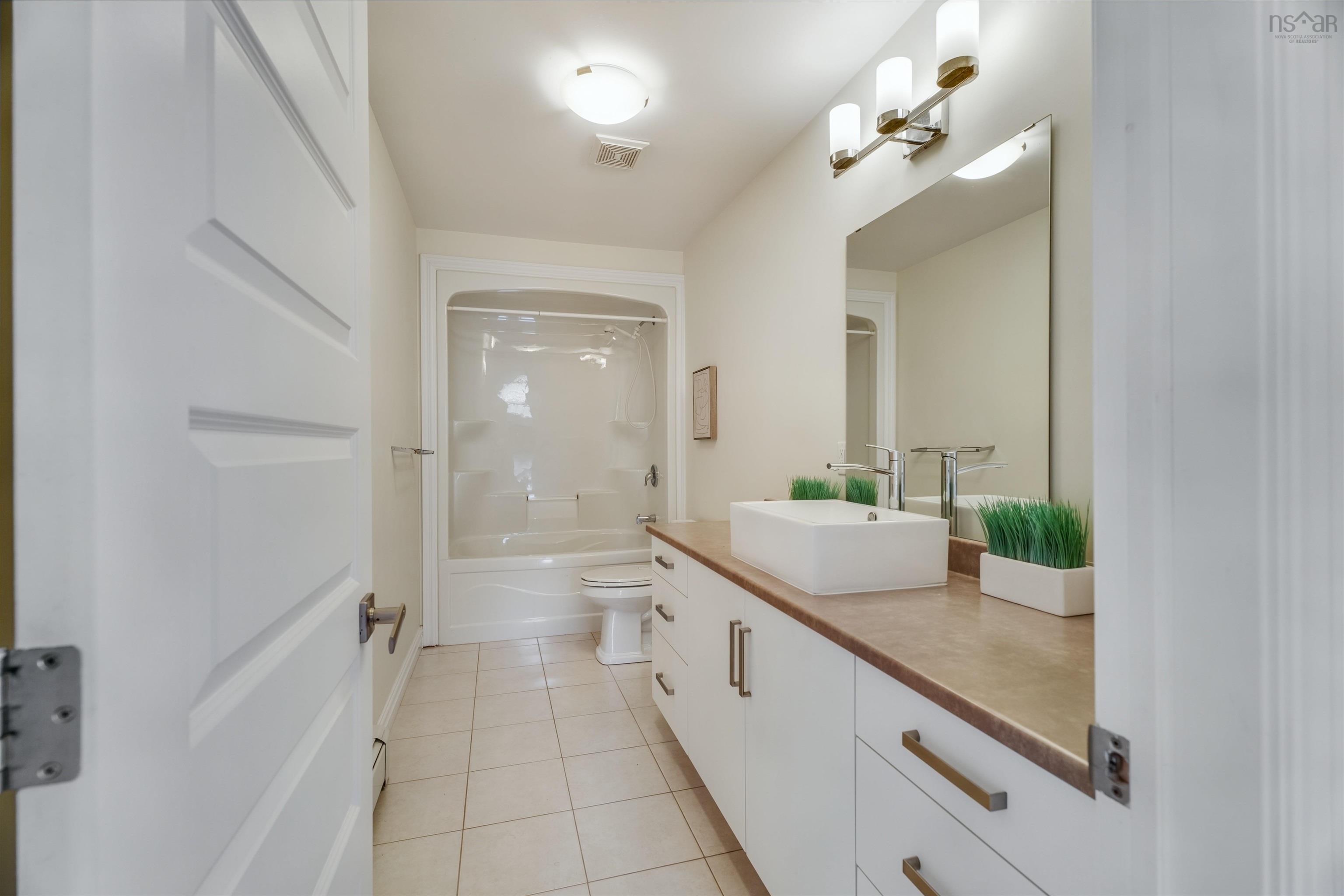 38 Lowther Lane, Bedford, NS (MLS 202522987)