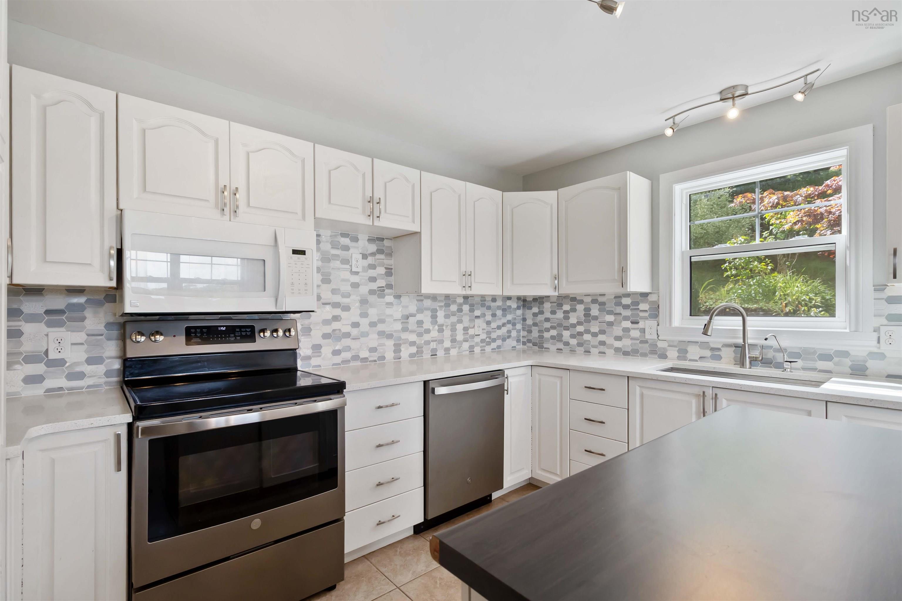 28 Flinns Hill, Bedford, NS (MLS 202522996)