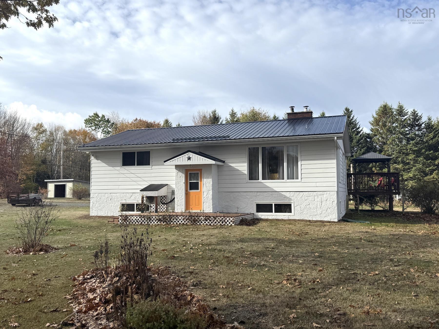 387 Lawrence Road, Rockland, NS (MLS® 202523359) | Rockland Real Estate | RE/MAX Halifax