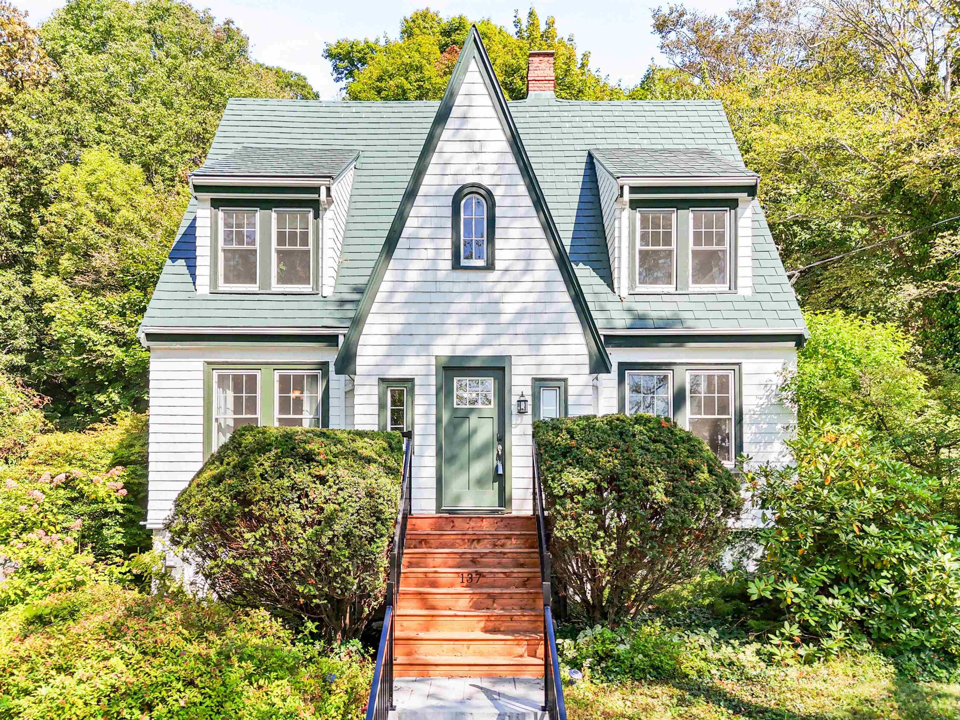 137 Pleasant Street, Dartmouth, NS (MLS® 202523719)