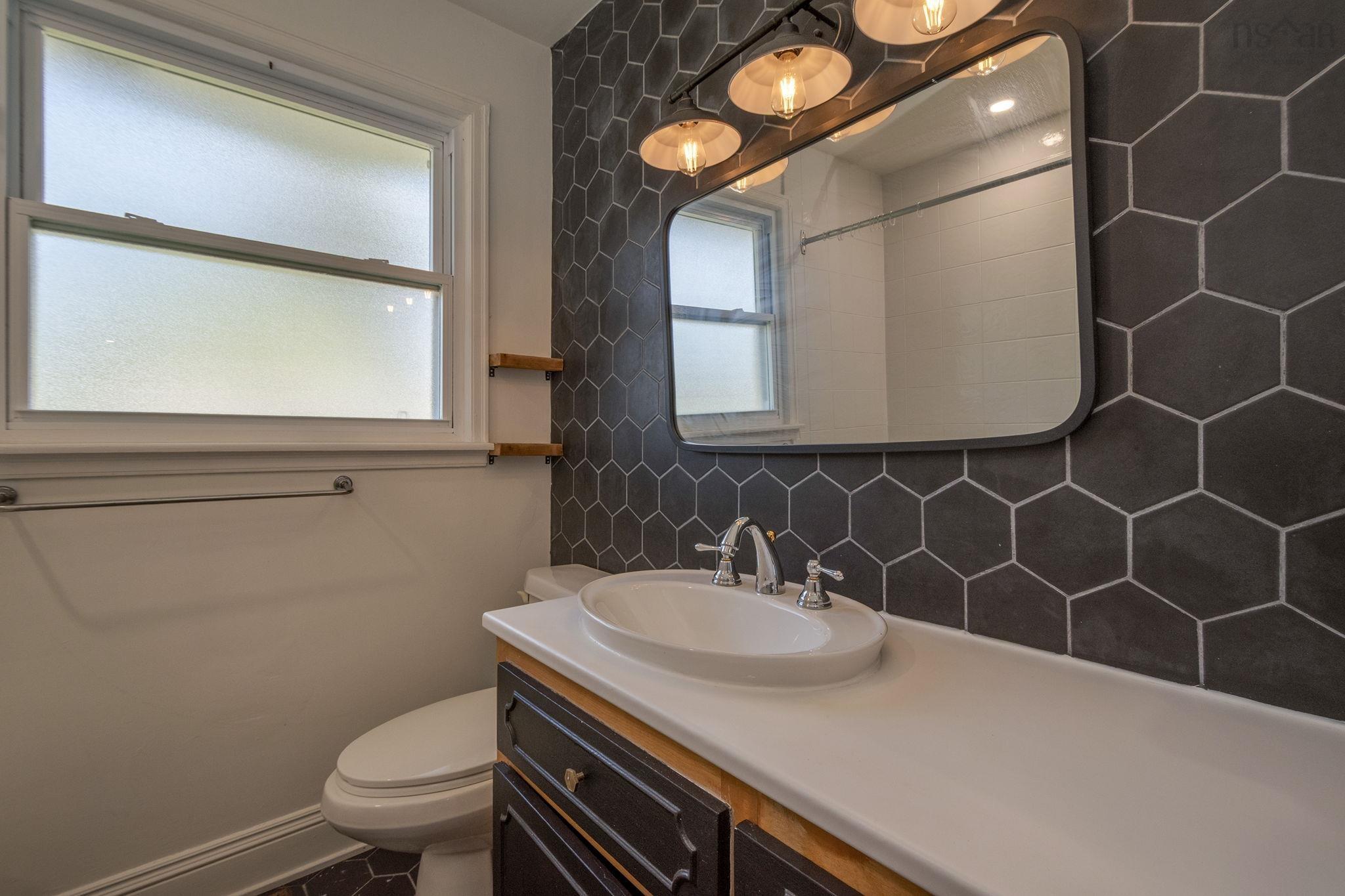 1 Grandview Drive, Dartmouth, NS (MLS 202523786)