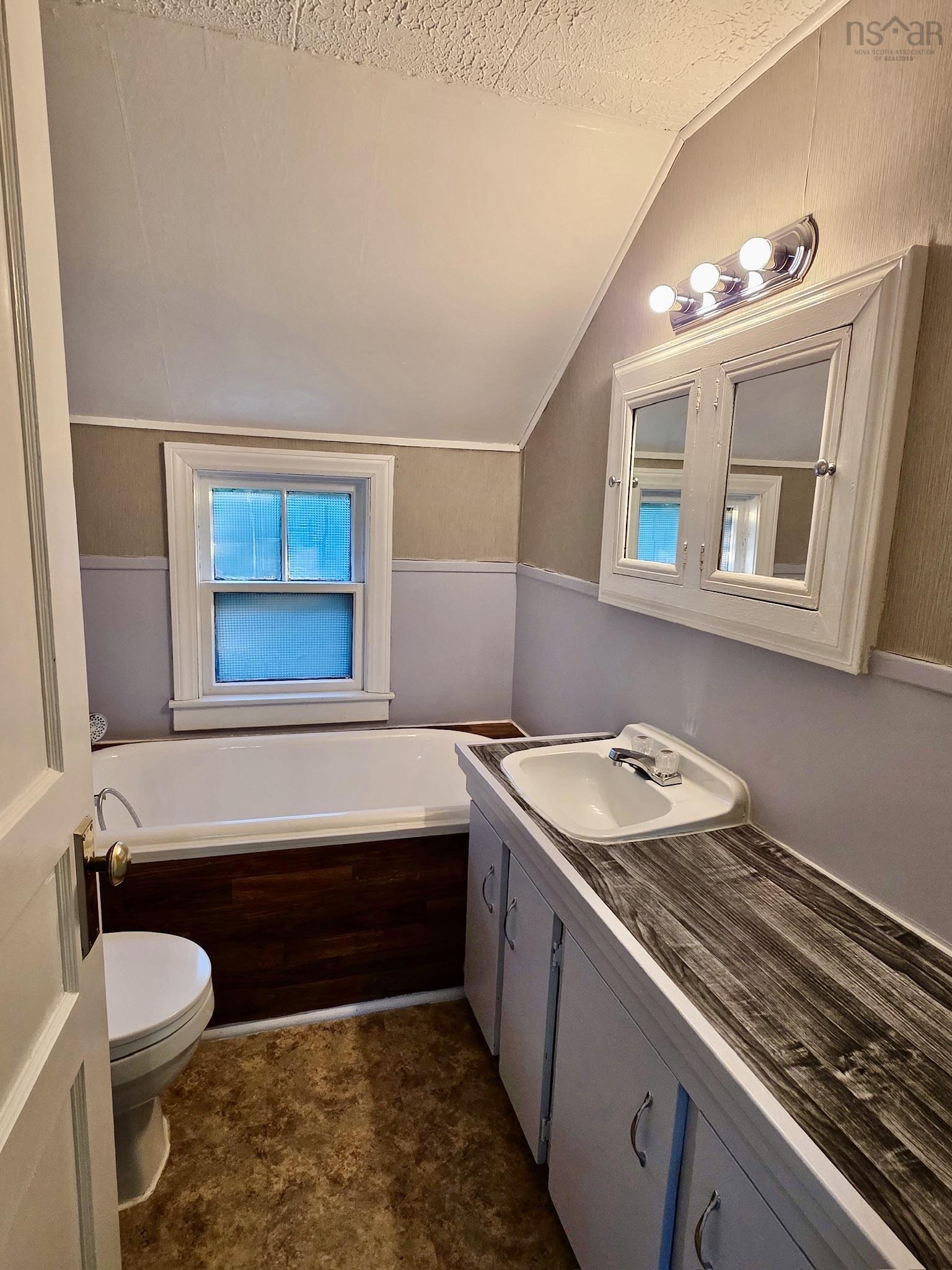 1544 St Margarets Bay Road, Timberlea, NS (MLS 202523823)