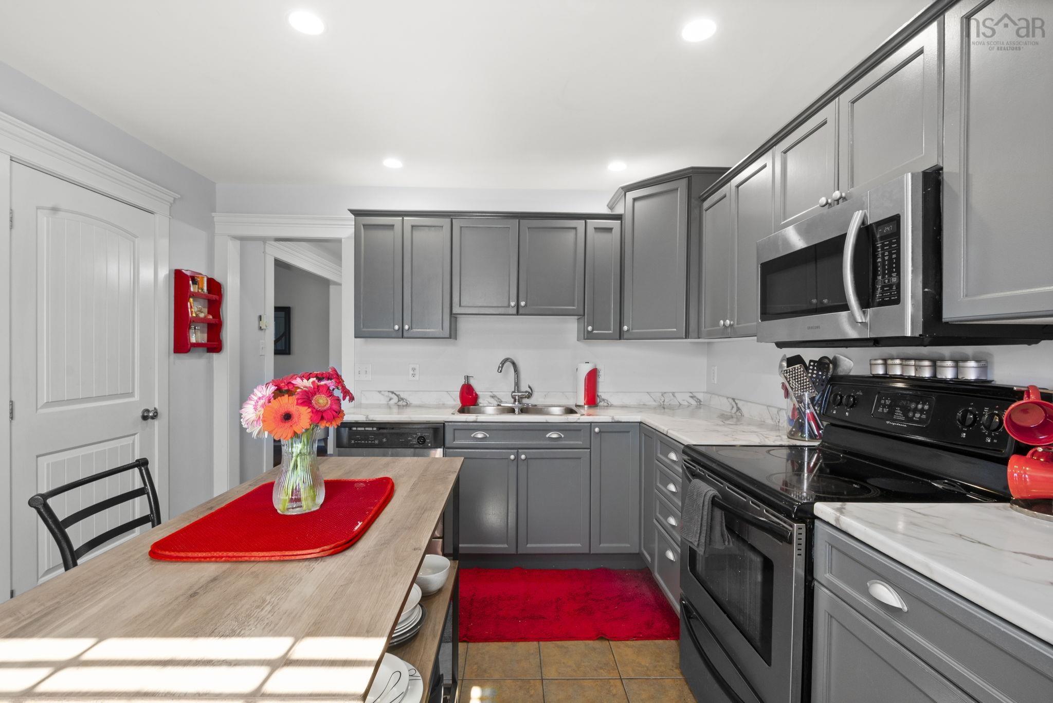 25 Middle Street, Dartmouth, NS (MLS 202524159)