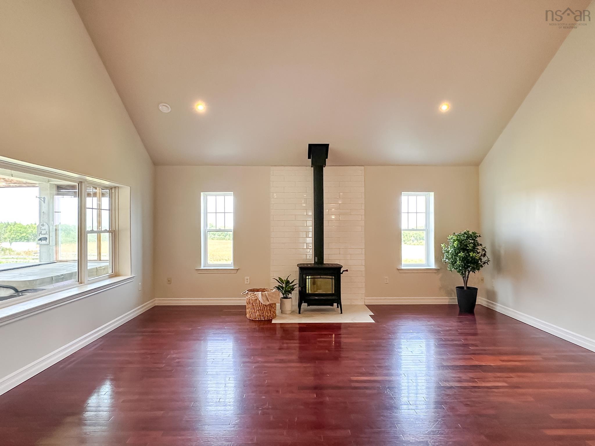 $1,275,000.00: 3419 Highway 359, Halls Harbour