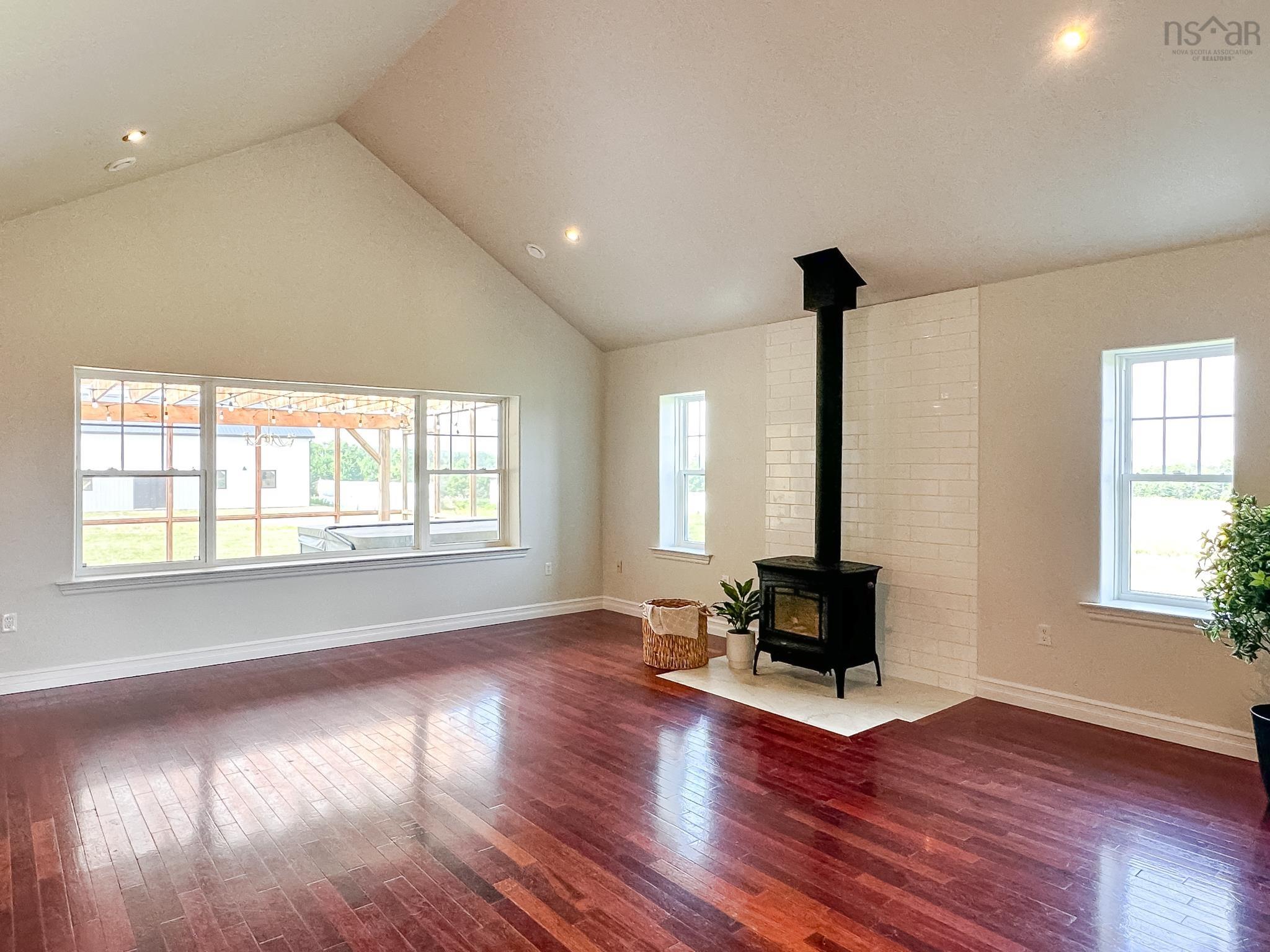 $1,275,000.00: 3419 Highway 359, Halls Harbour