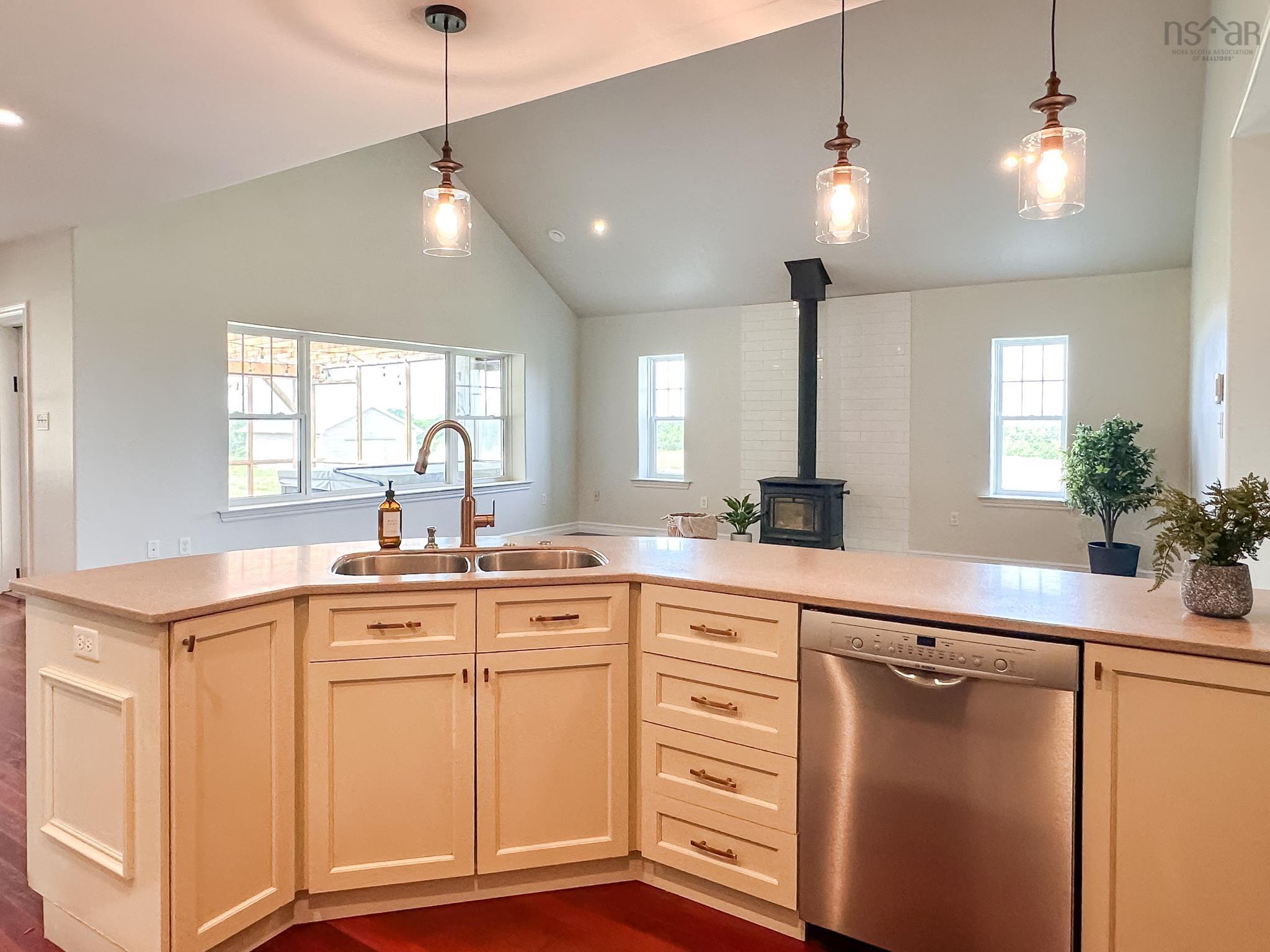 $1,275,000.00: 3419 Highway 359, Halls Harbour