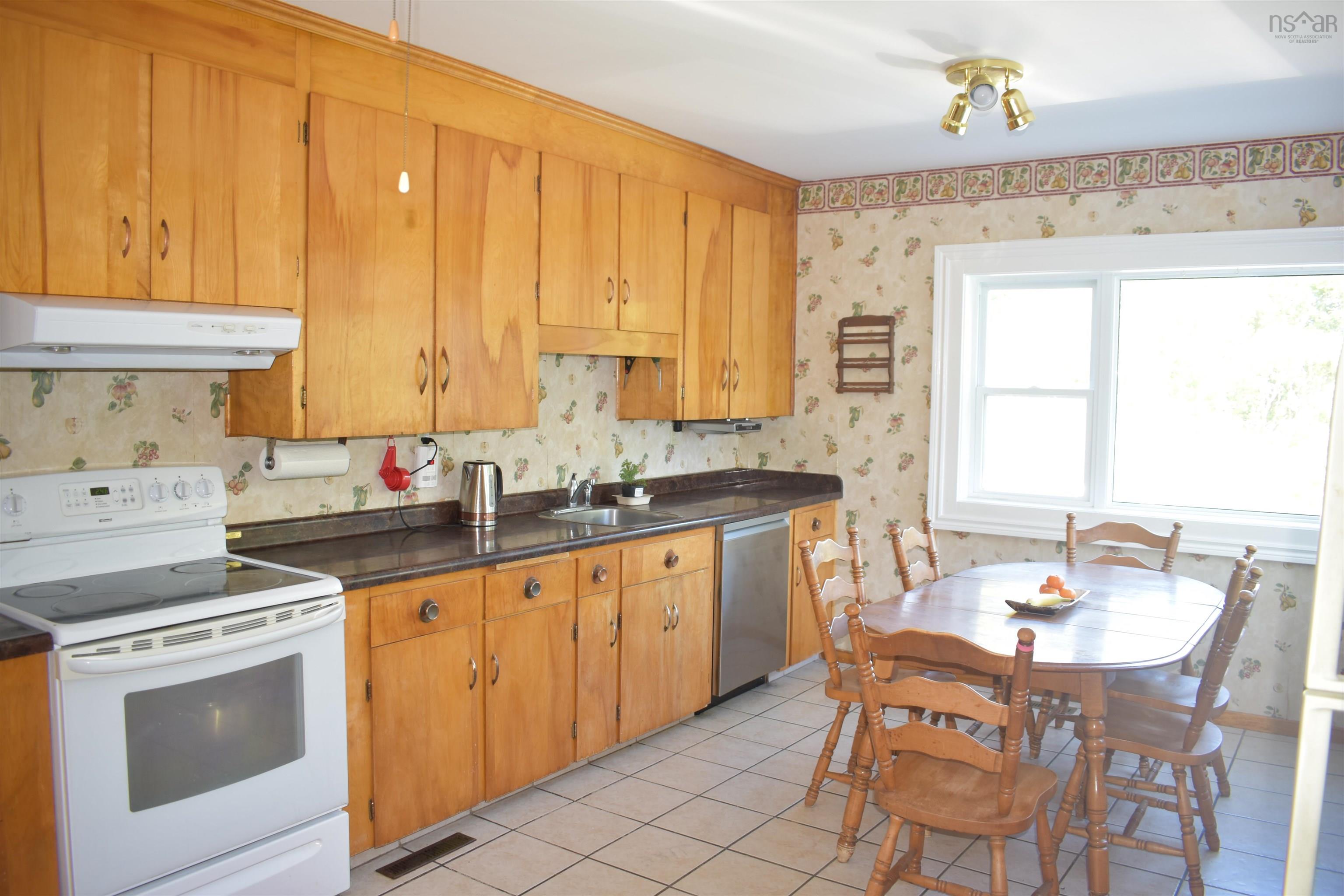 112 Bristol Avenue, Liverpool, NS (MLS 202524380)