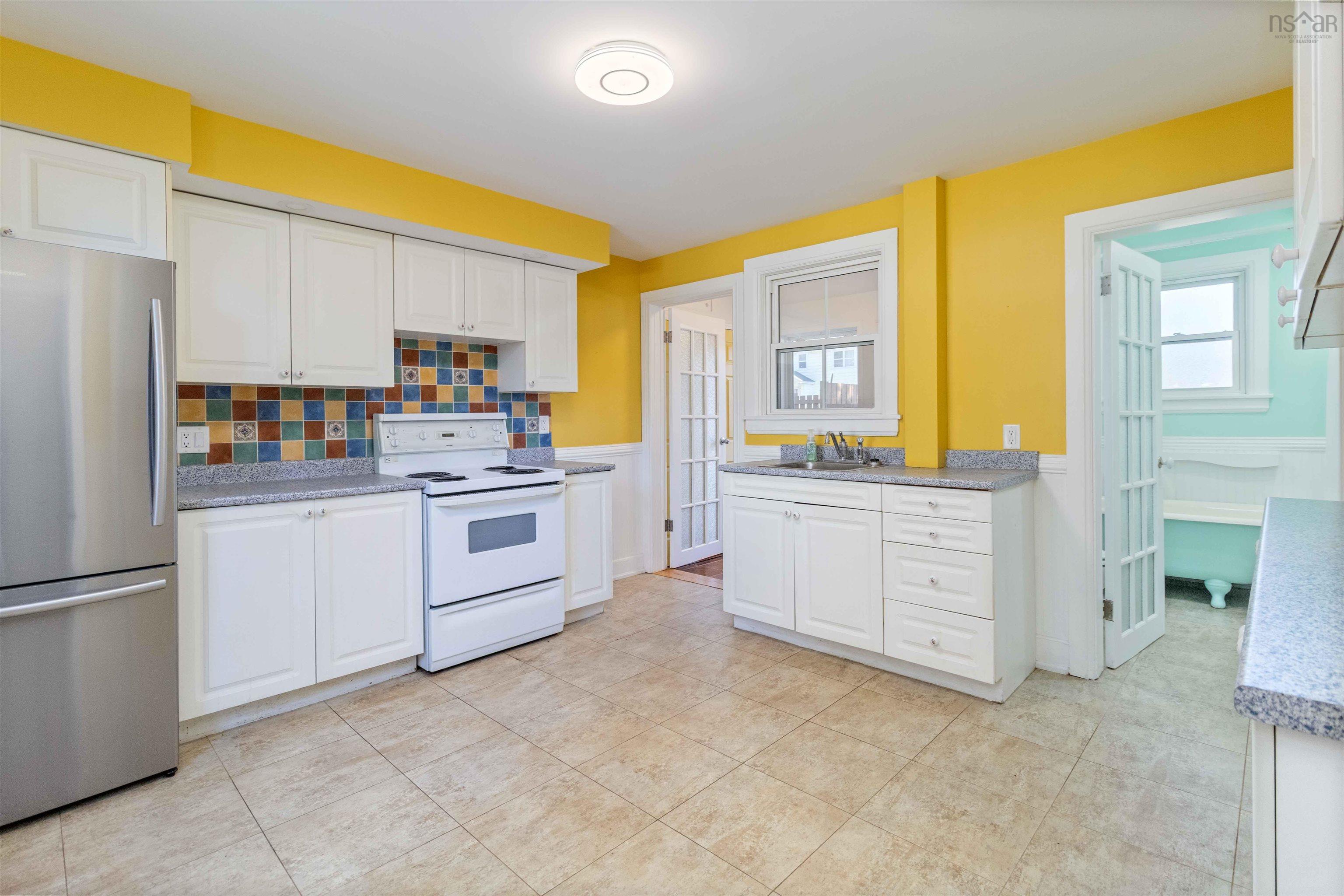 132 Victoria Road, Dartmouth, NS (MLS 202524692)