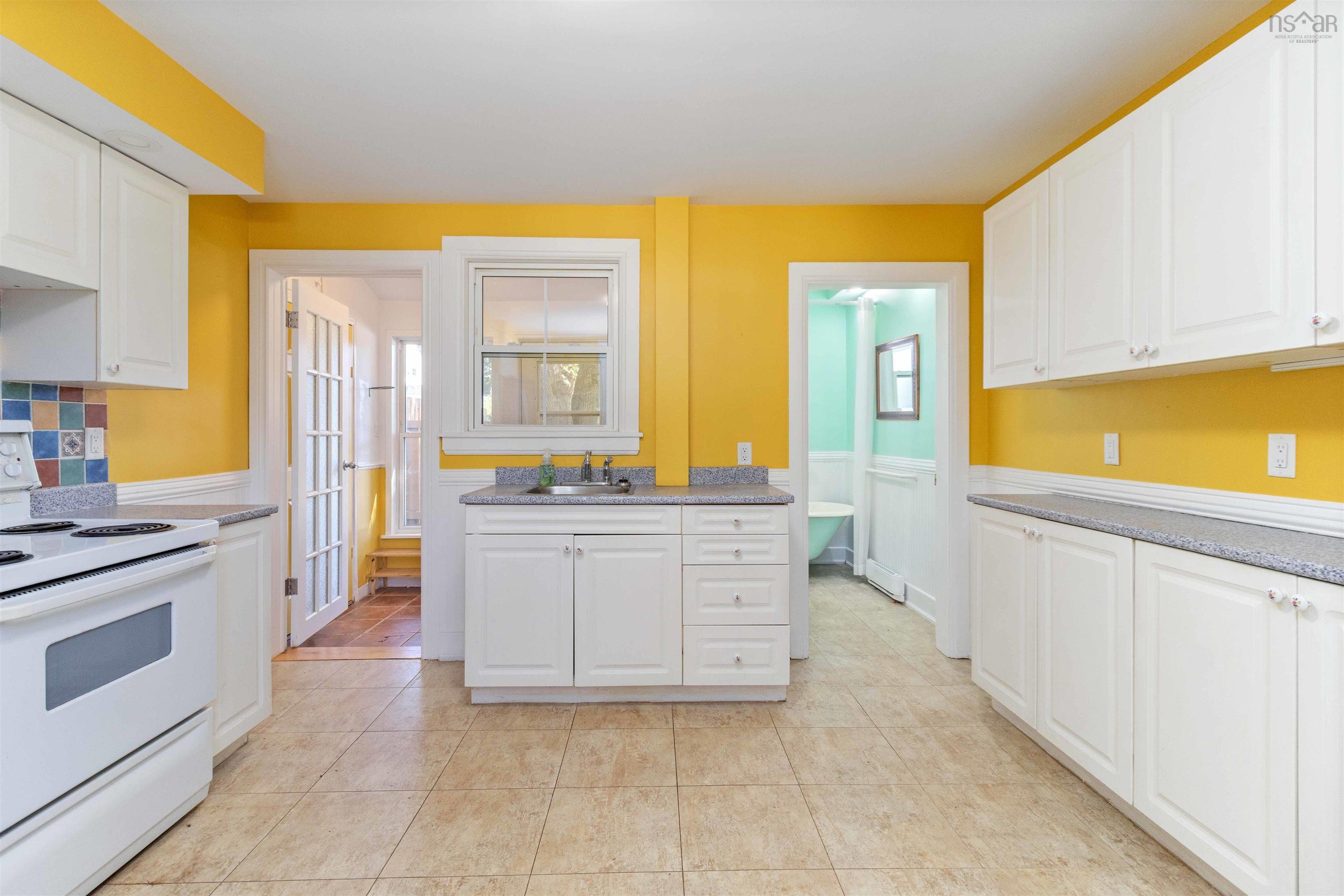 132 Victoria Road, Dartmouth, NS (MLS 202524692)