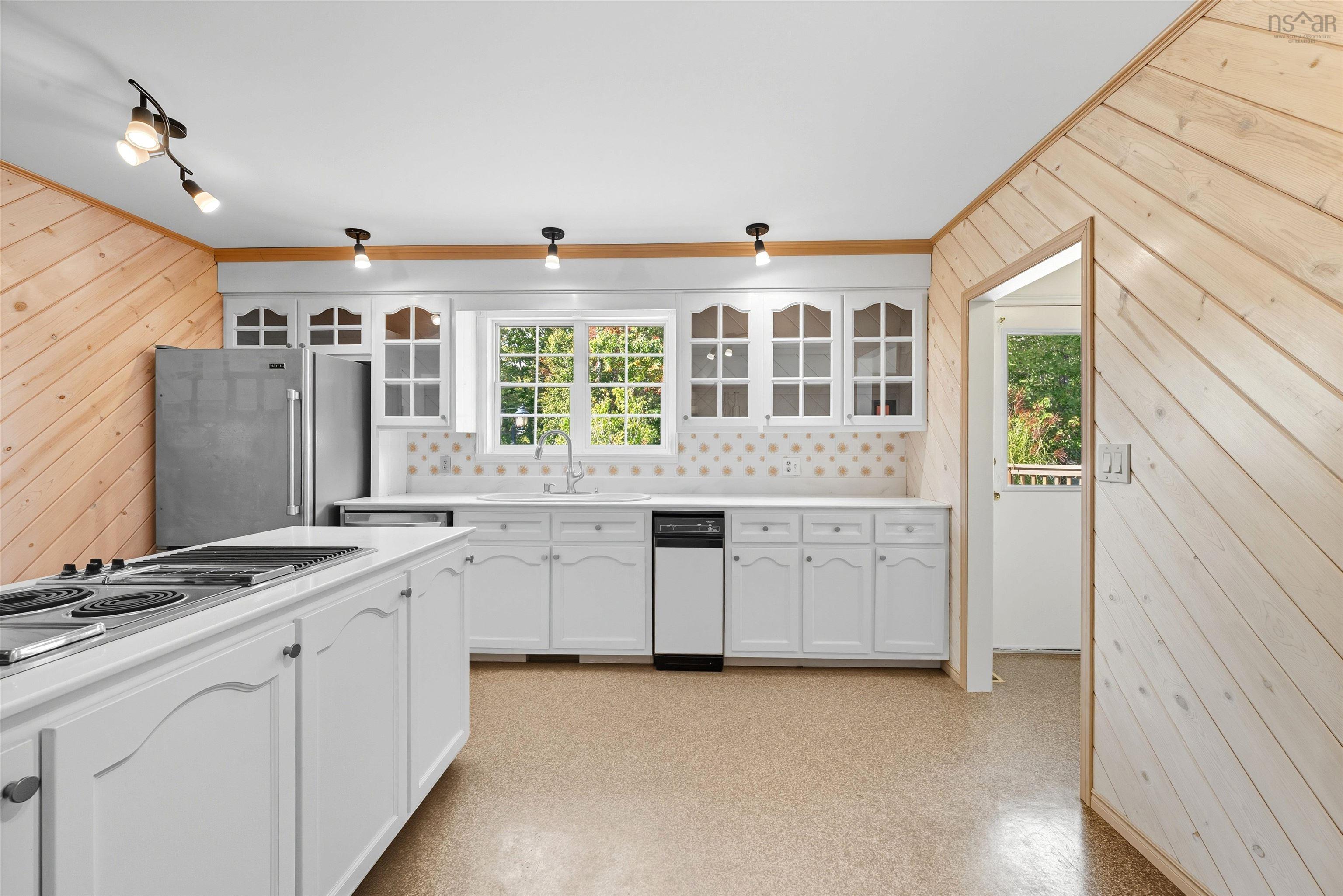 206 Lakeview Road, Lakeview, NS (MLS 202524902)