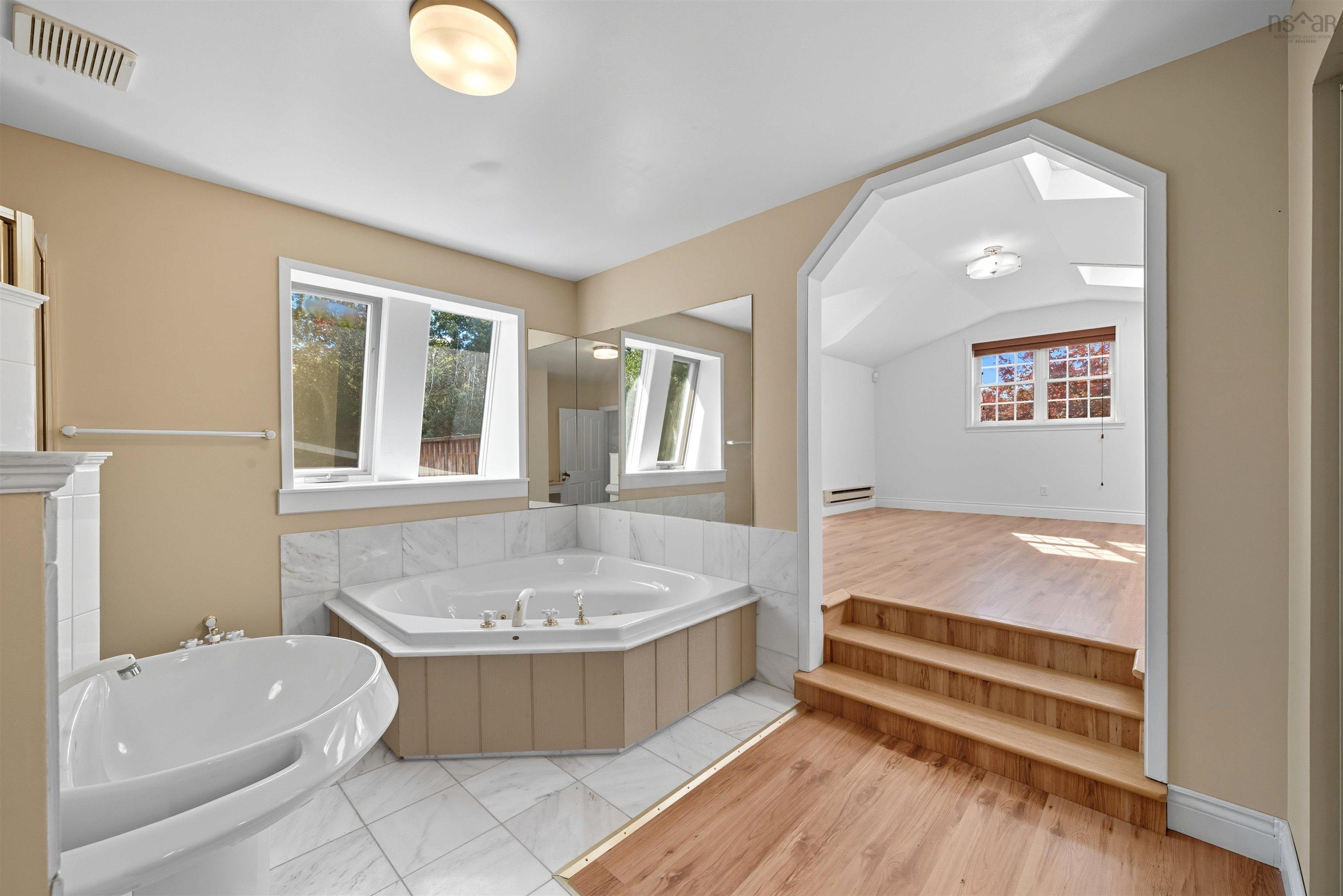 206 Lakeview Road, Lakeview, NS (MLS 202524902)