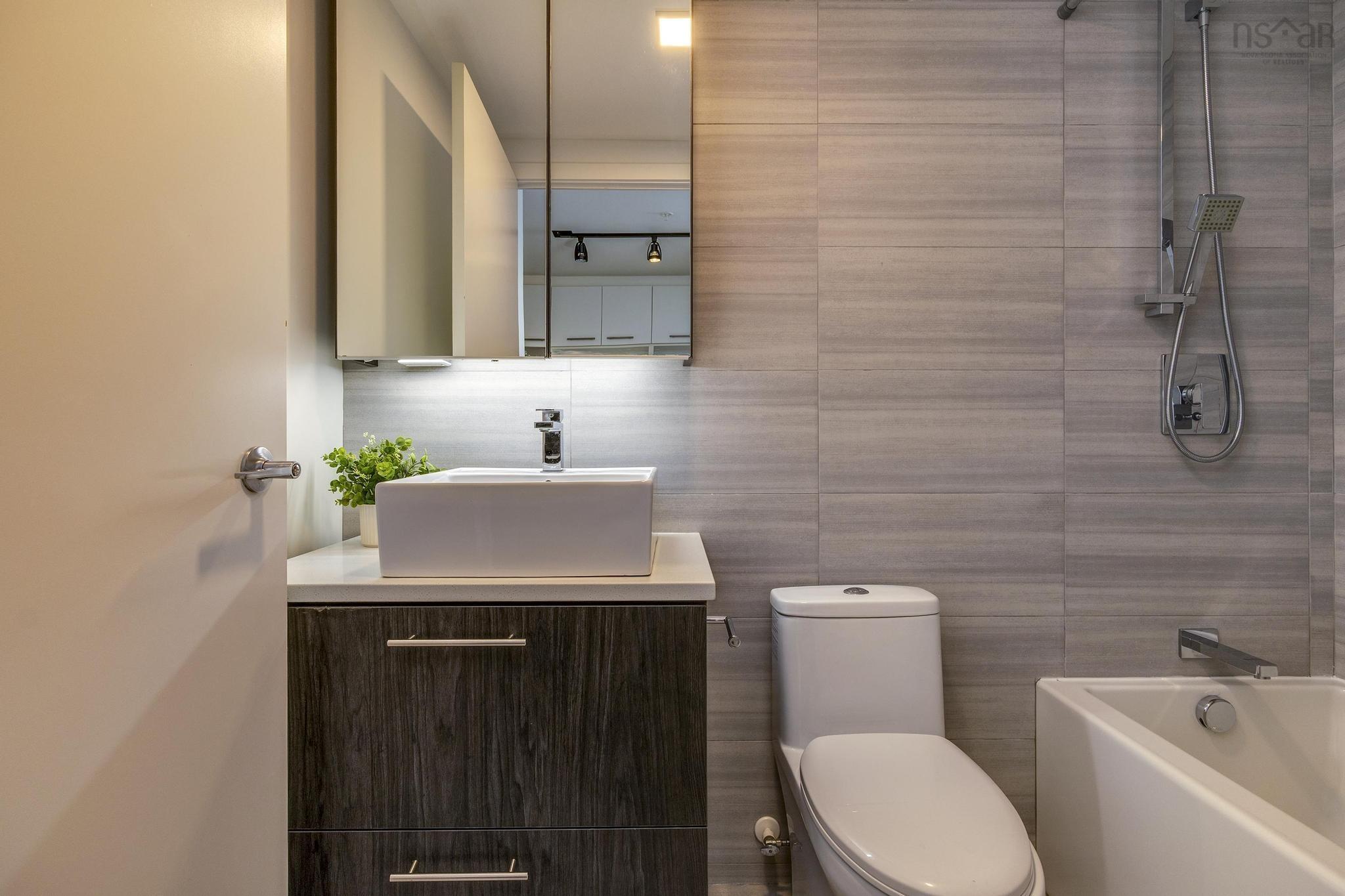 813 1048 Wellington Street, Halifax, NS (MLS 202525017)