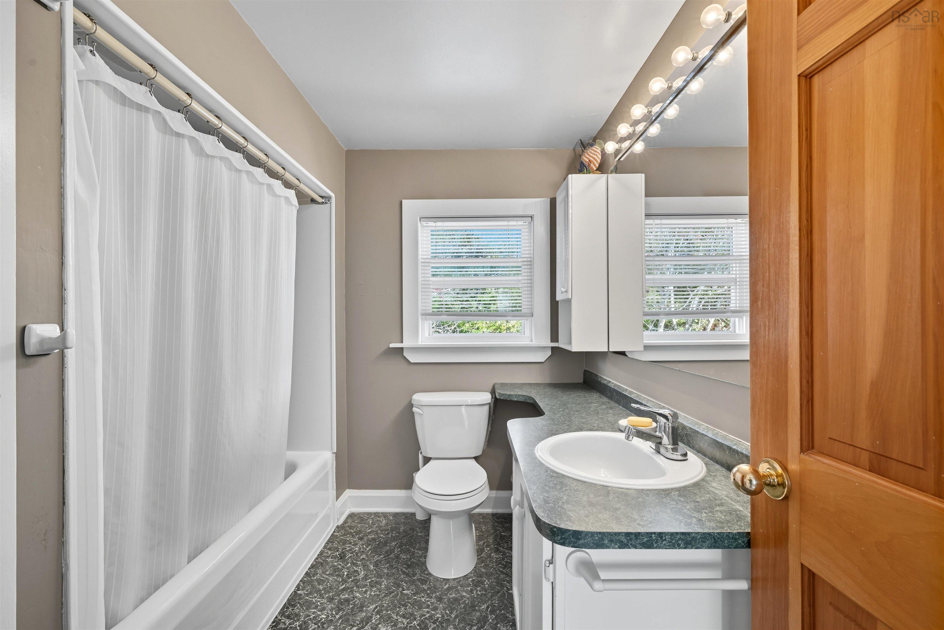 1-2 15 Idlewylde Road, Halifax, NS (MLS 202525286)