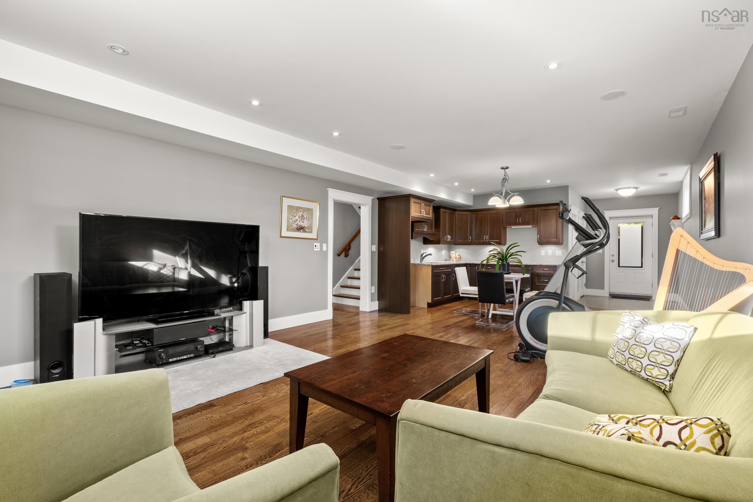 6 Wardour Street, Bedford, NS (MLS 202525597)