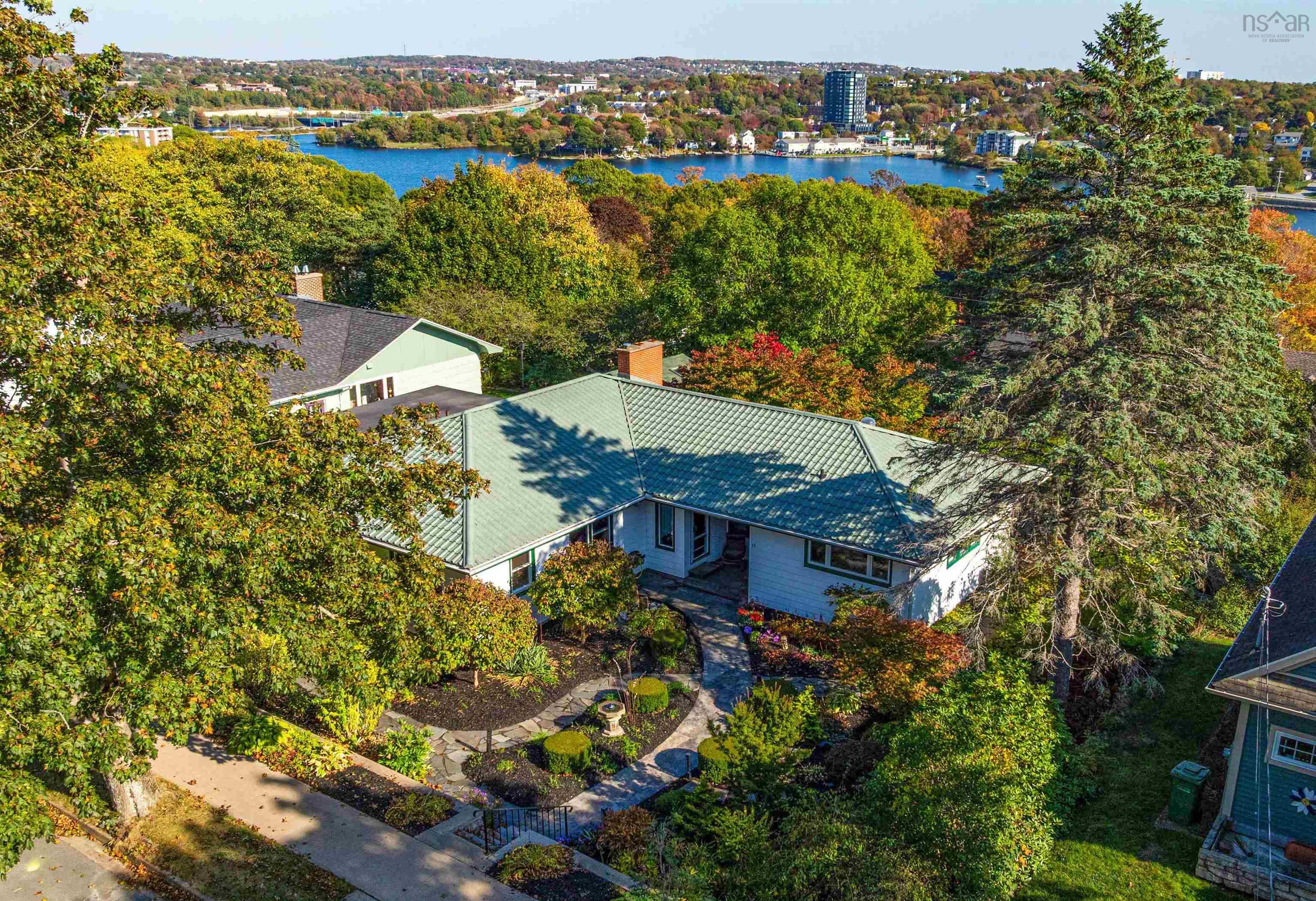 15 Lakeview Avenue, Dartmouth, NS (MLS® 202525606)