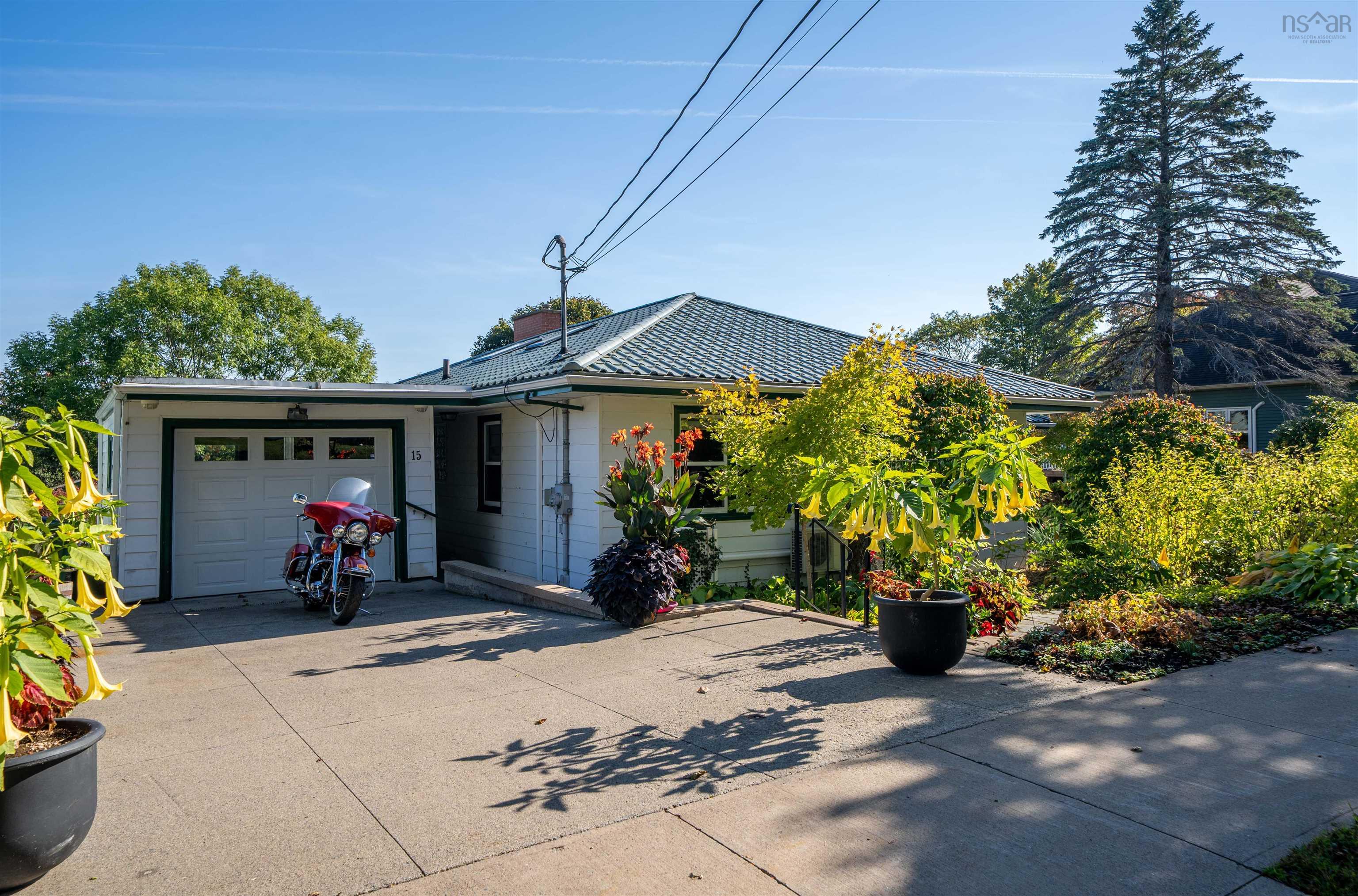 15 Lakeview Avenue, Dartmouth, NS (MLS 202525606)