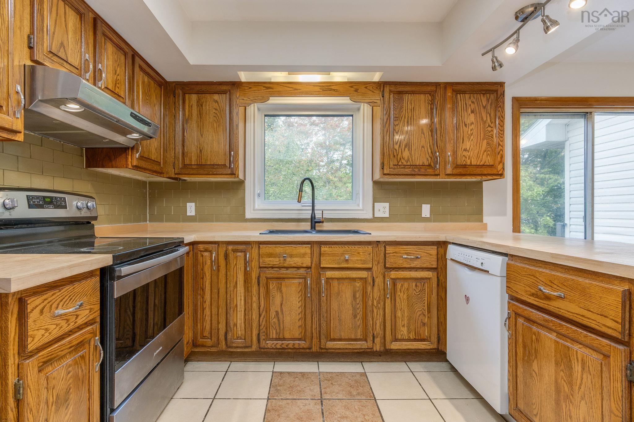 6 Amberwood Court, Halifax, NS (MLS 202525610)