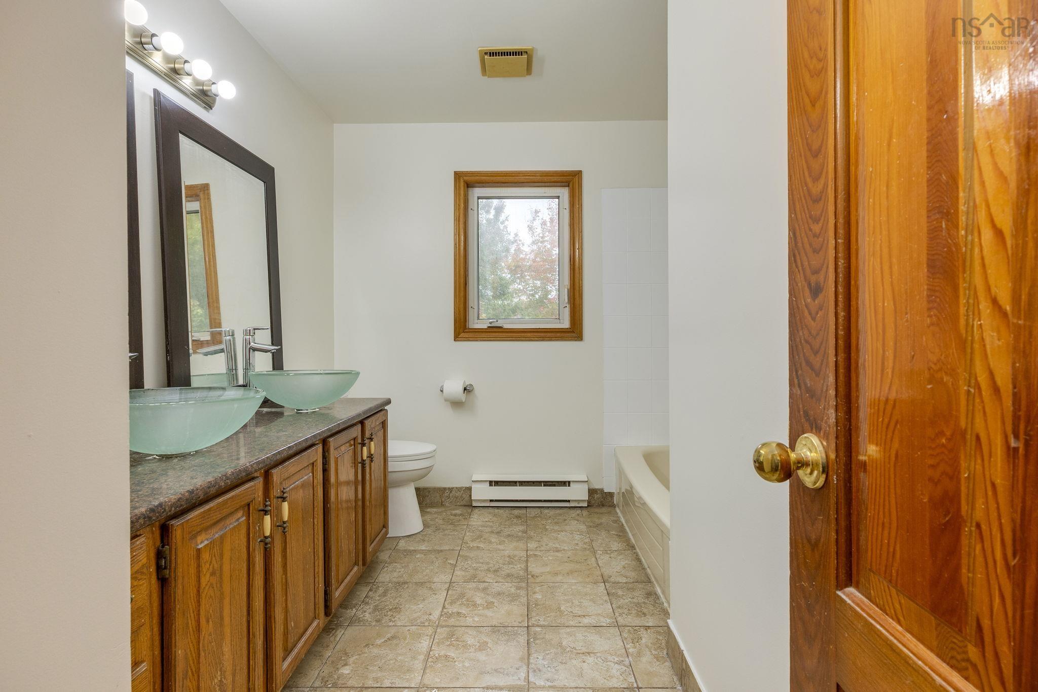 6 Amberwood Court, Halifax, NS (MLS 202525610)