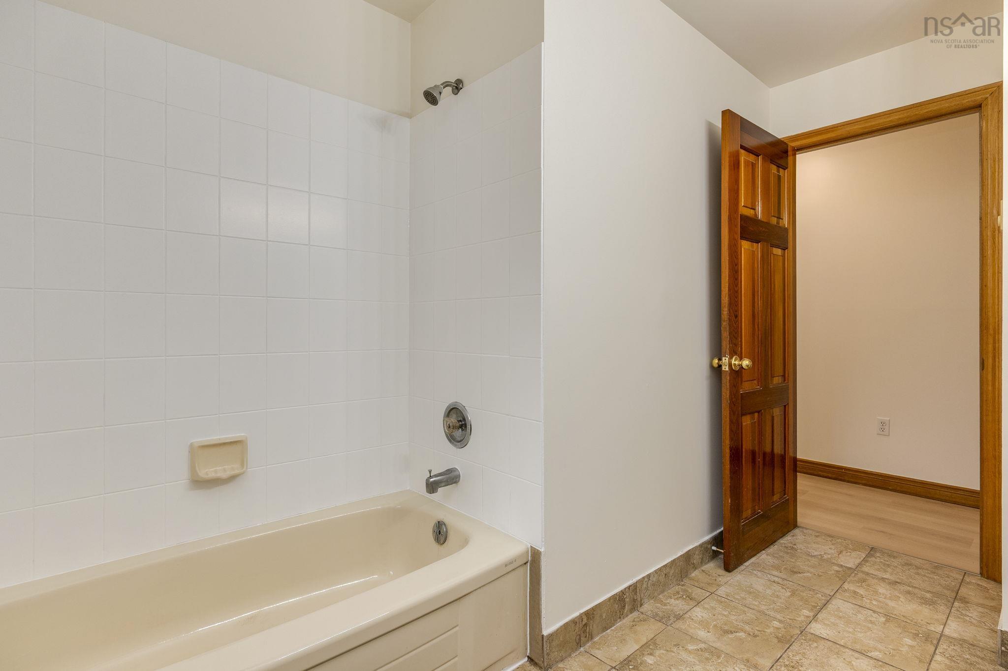 6 Amberwood Court, Halifax, NS (MLS 202525610)