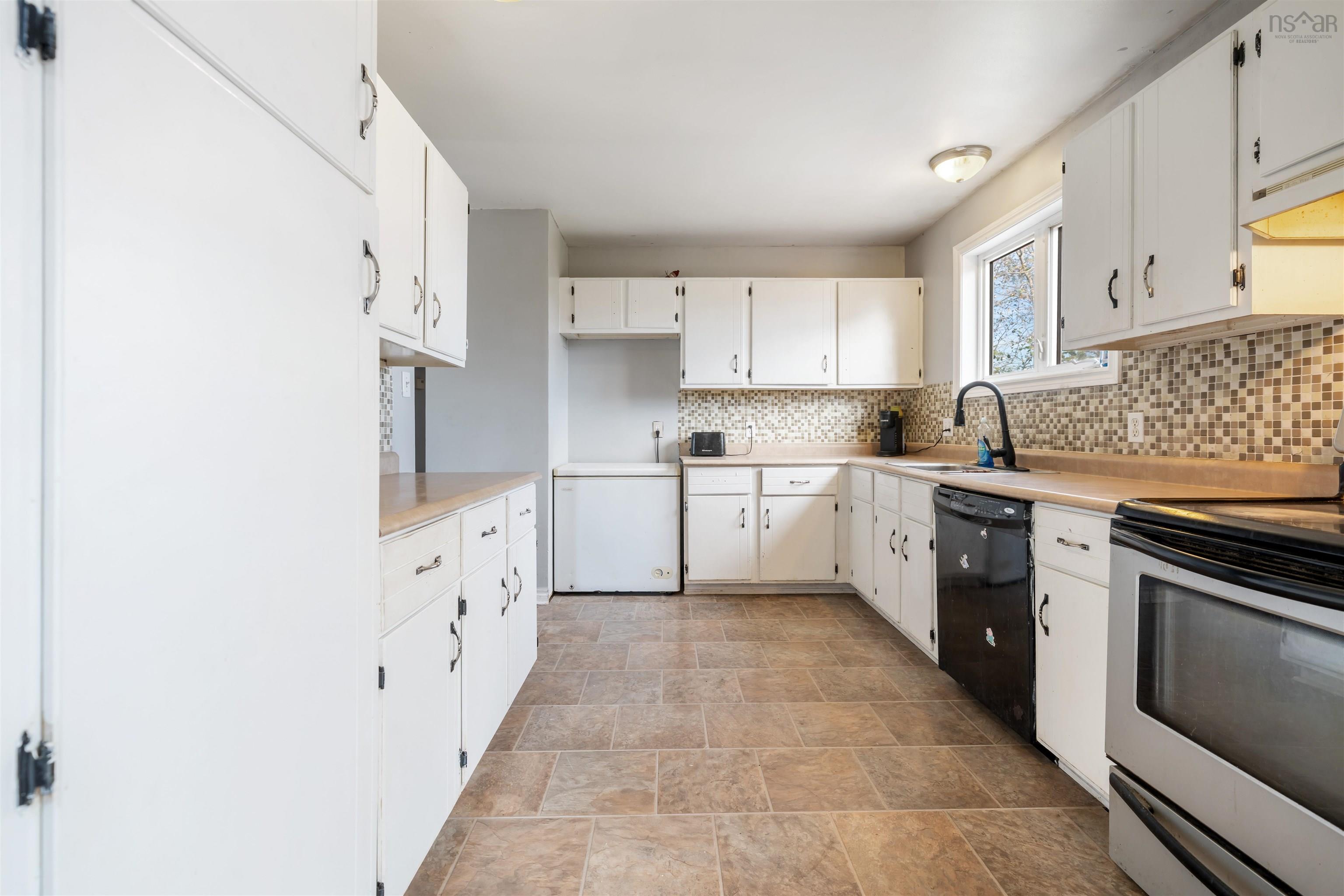 198 Caldwell Road, Dartmouth, NS (MLS 202525956)