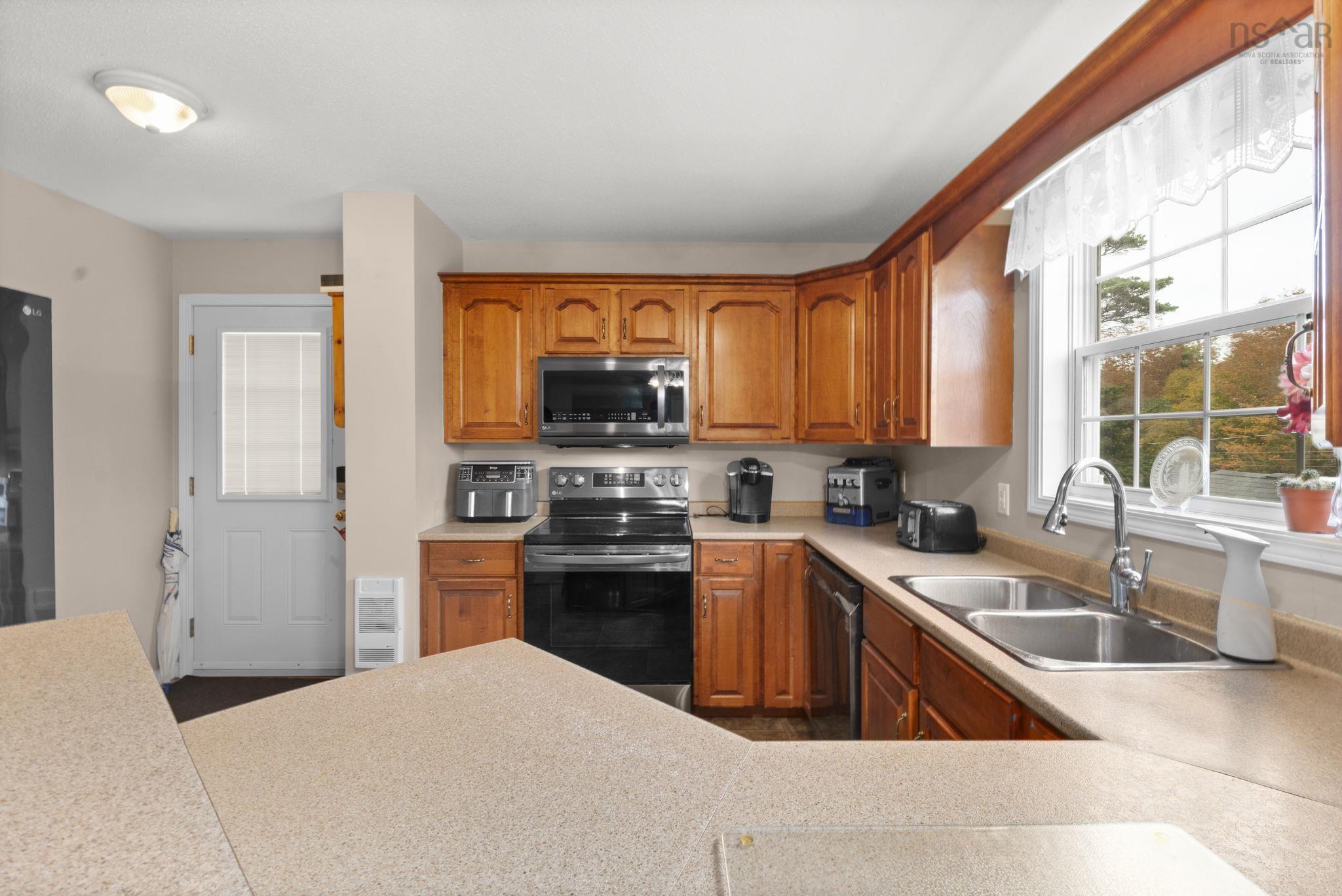 1018 Beaver Bank Road, Beaver Bank, NS (MLS 202526003)