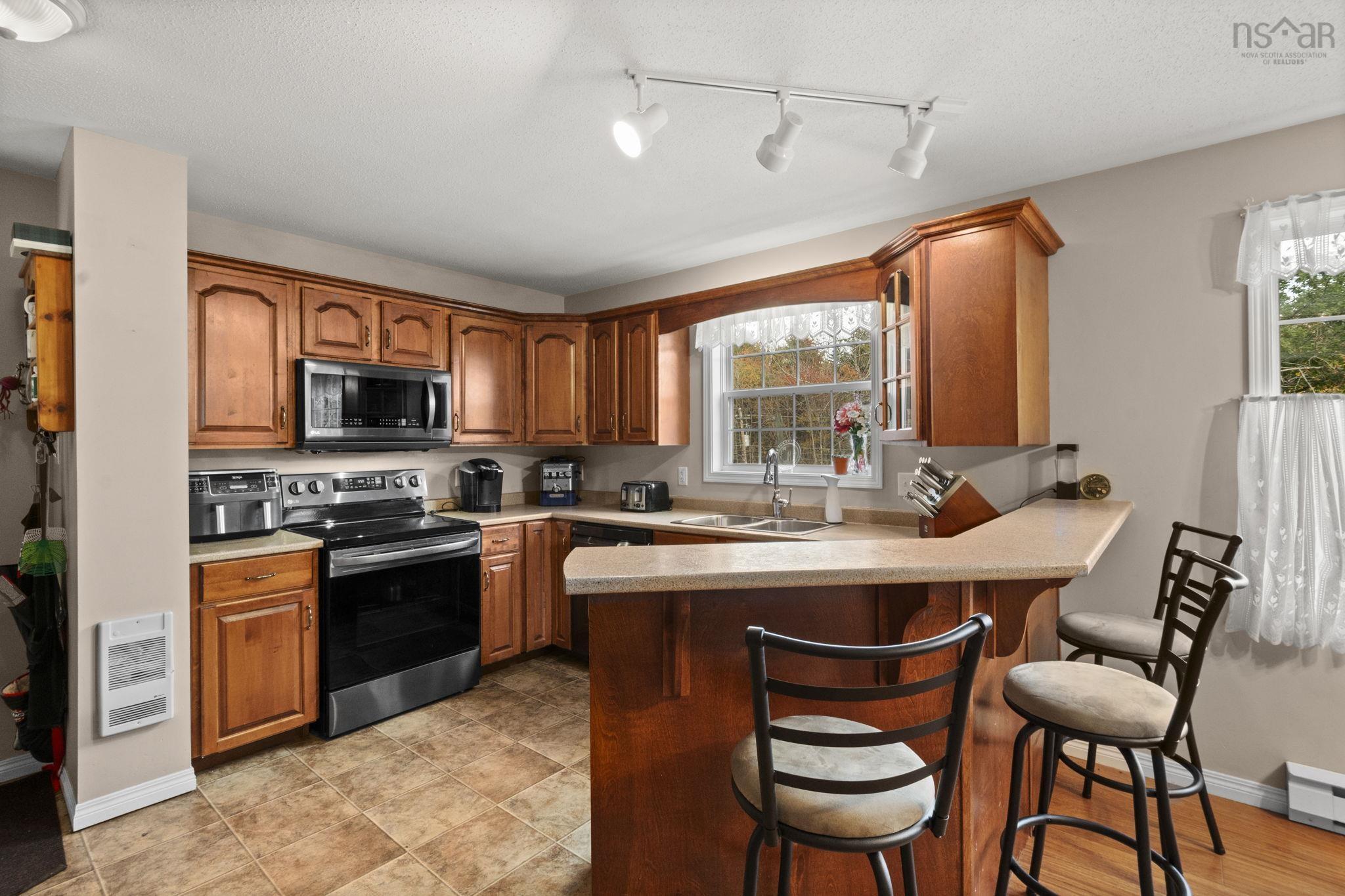 1018 Beaver Bank Road, Beaver Bank, NS (MLS 202526003)