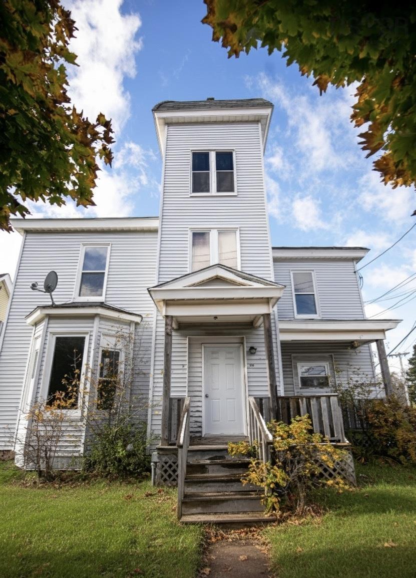 9 West Victoria Street, Amherst, NS (MLS 202526038)