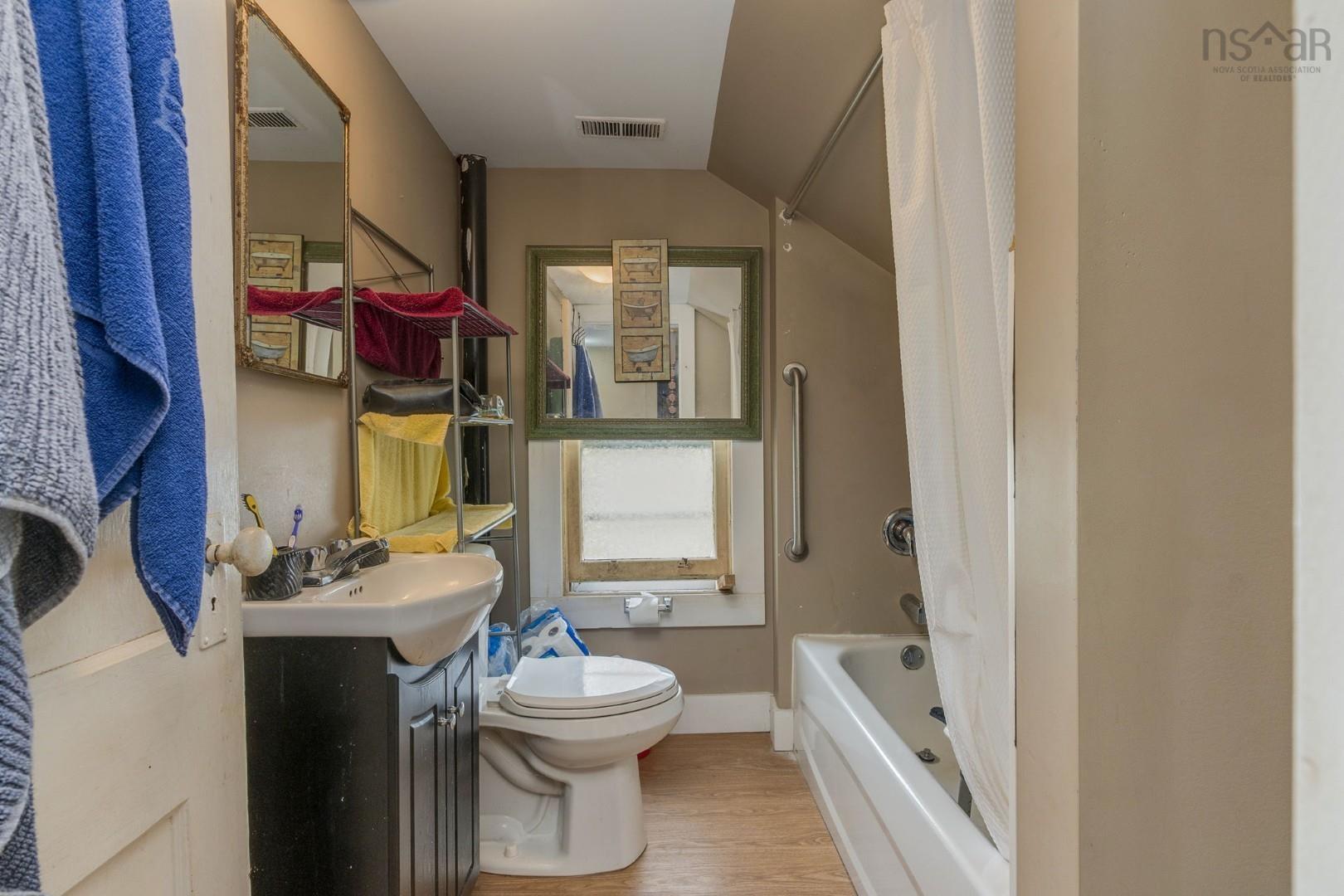 77 Gaston Road, Dartmouth, NS (MLS 202526342)