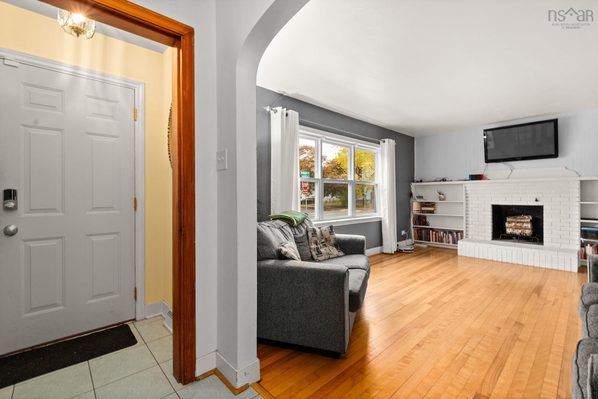 33 Pinehill Road, Dartmouth, NS (MLS 202526362)