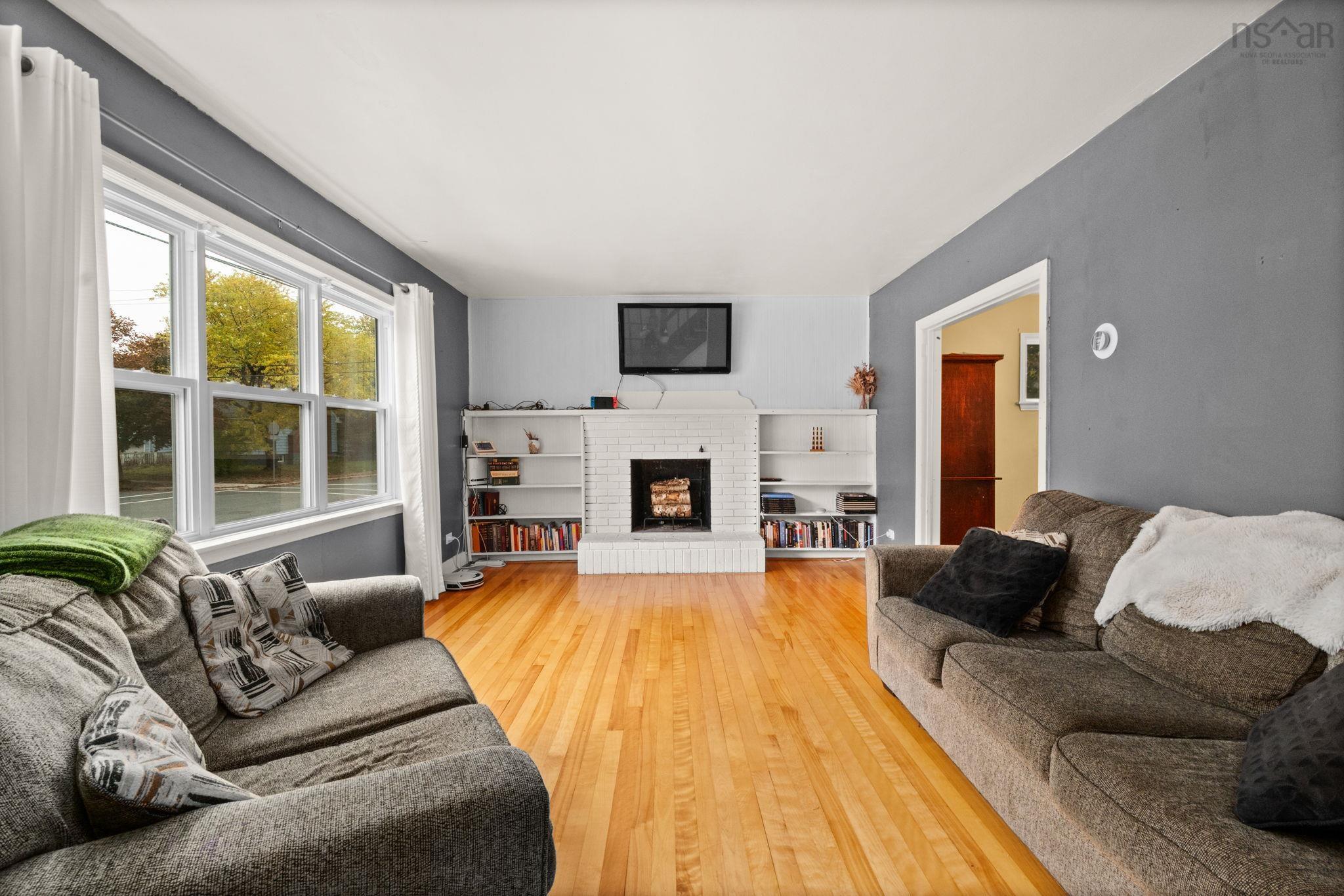 33 Pinehill Road, Dartmouth, NS (MLS 202526362)