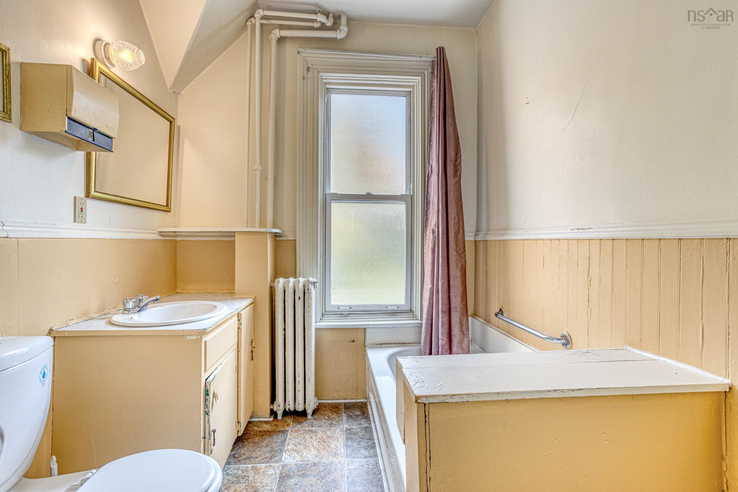 105 Pleasant Street, Dartmouth, NS (MLS 202526637)