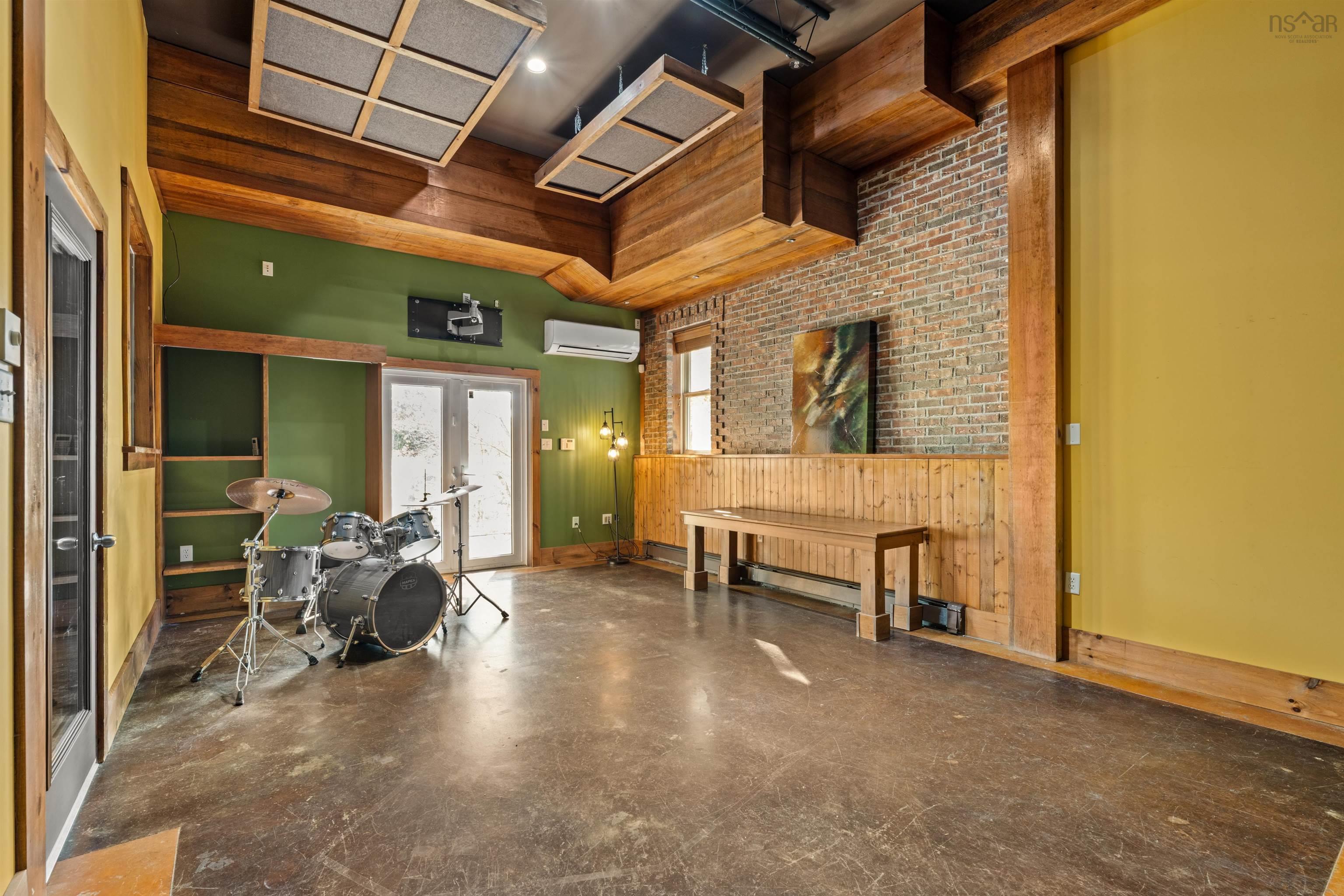 6880 Quinpool Road, Halifax, NS (MLS 202526719)