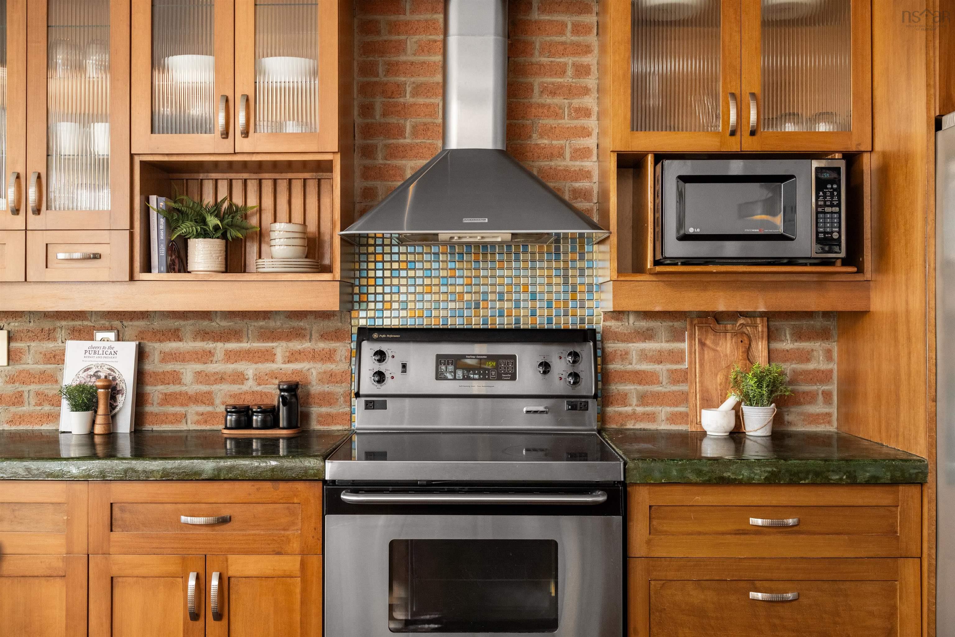 6880 Quinpool Road, Halifax, NS (MLS 202526719)