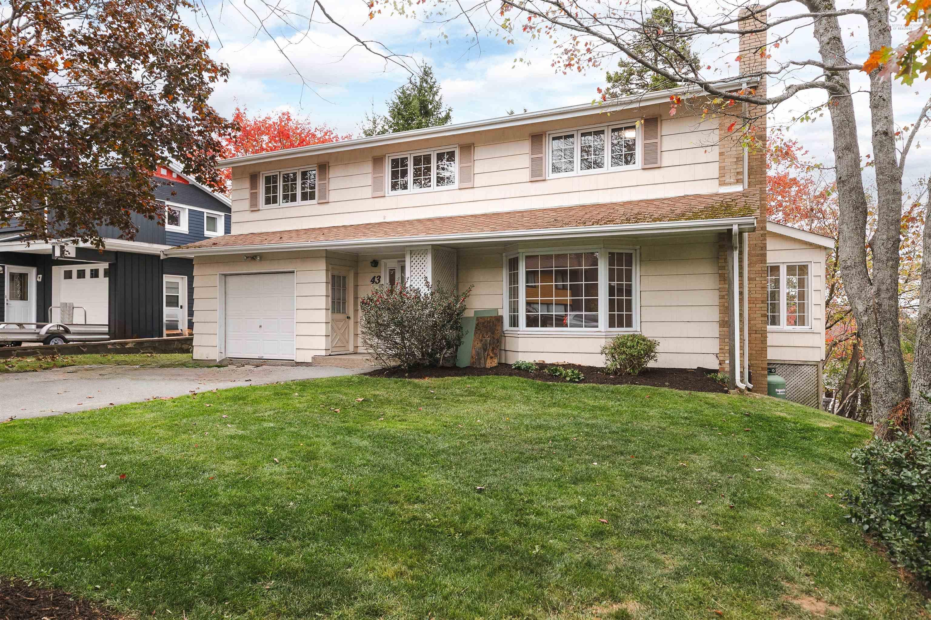 43 Deepwood Crescent, Halifax, NS (MLS® 202526774) | Halifax Real Estate | RE/MAX Halifax